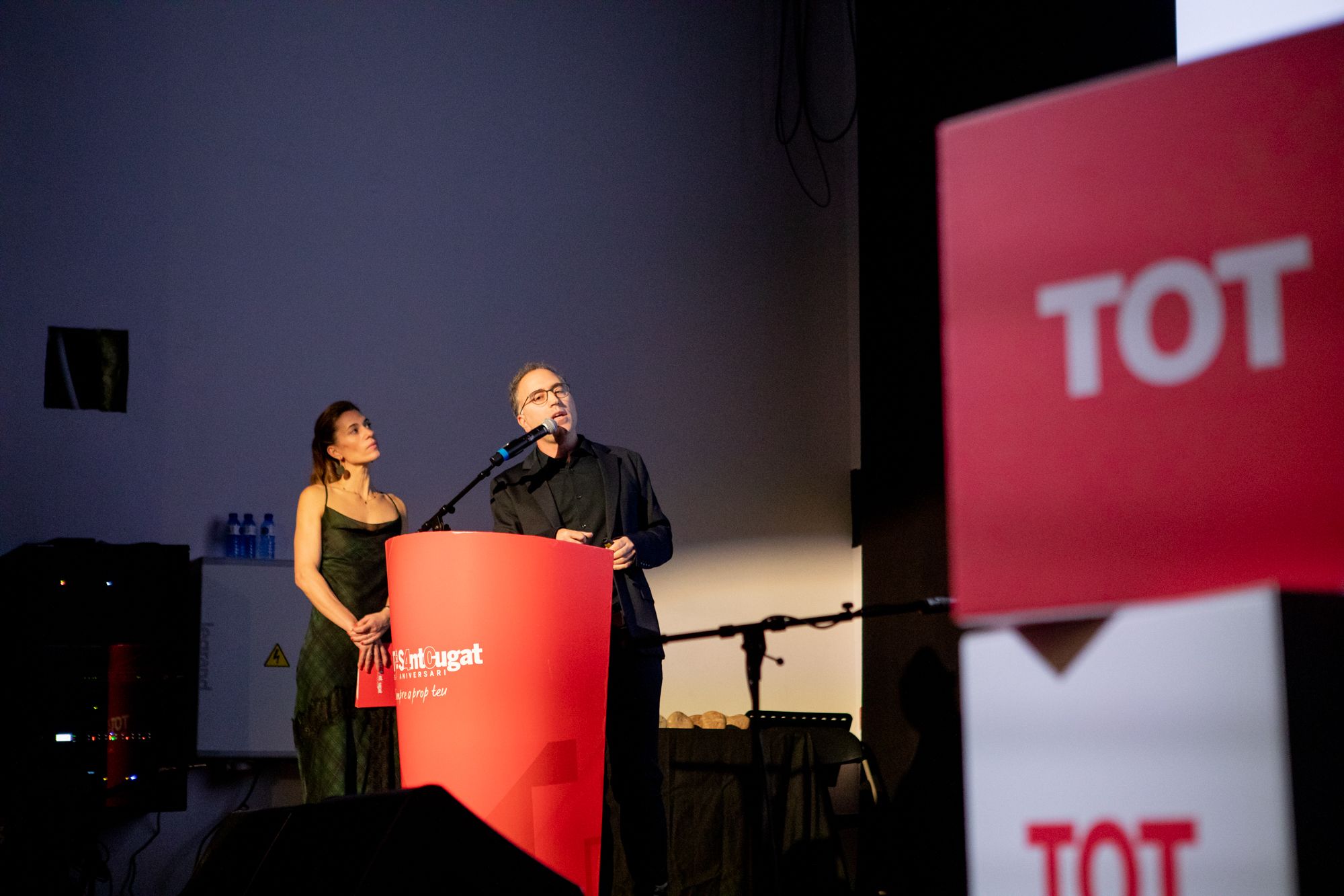 La directora general del TOT Sant Cugat i el director adjunt de Totmedia, Xavier Grau. FOTO: Joana Arribas (TOT Sant Cugat)