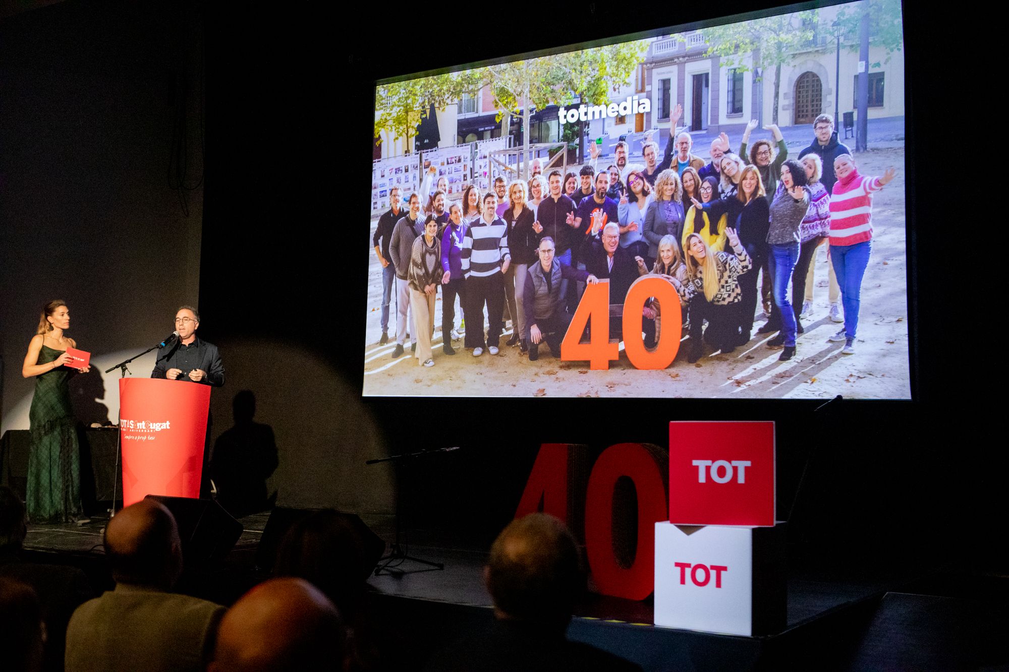 La directora general del TOT Sant Cugat i el director adjunt de Totmedia, Xavier Grau. FOTO: Joana Arribas (TOT Sant Cugat)