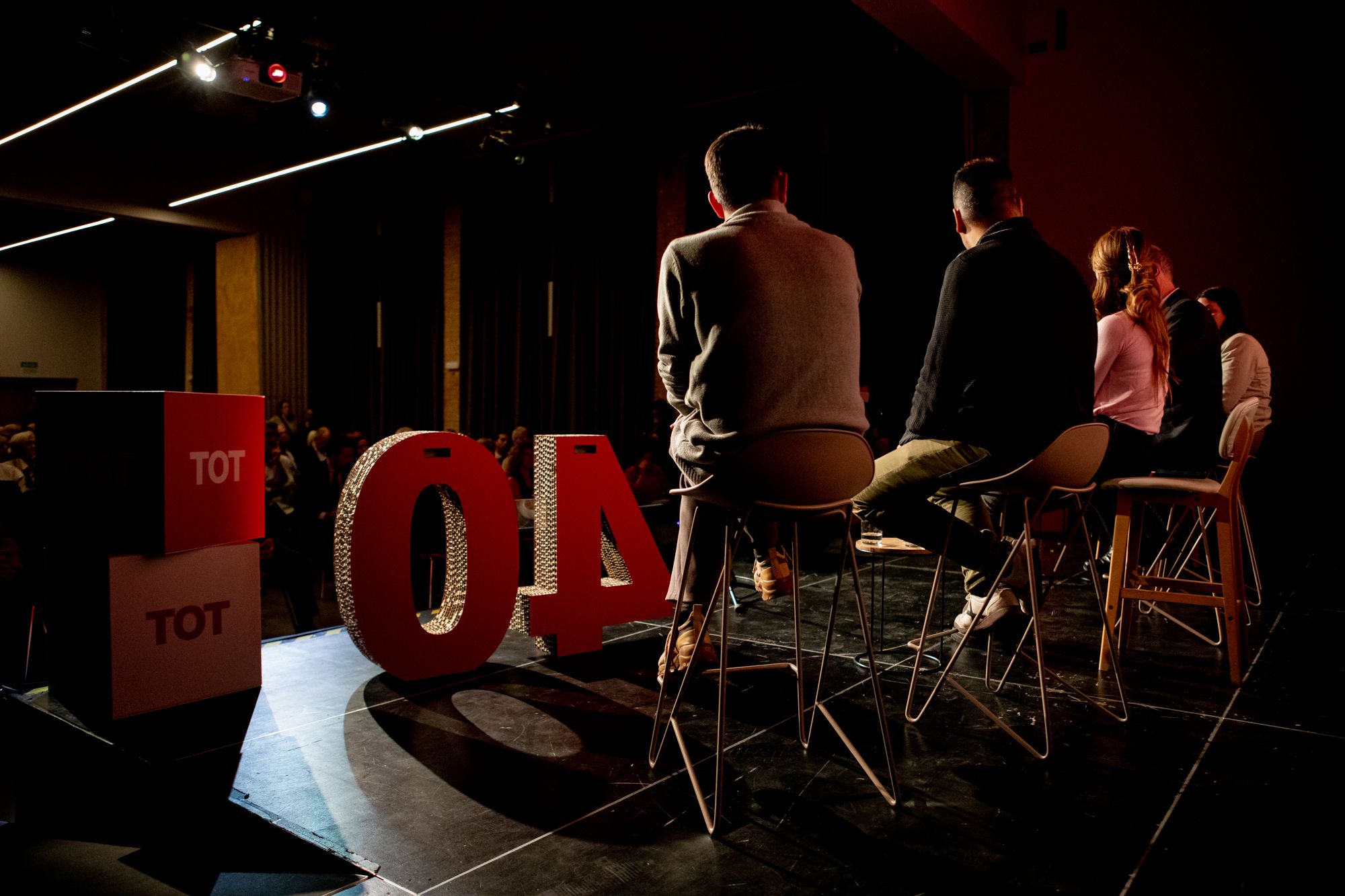 Taula rodona de l'acte institucional dels 40 anys del TOT Sant Cugat. FOTO: Joana Arribas (TOT Sant Cugat)