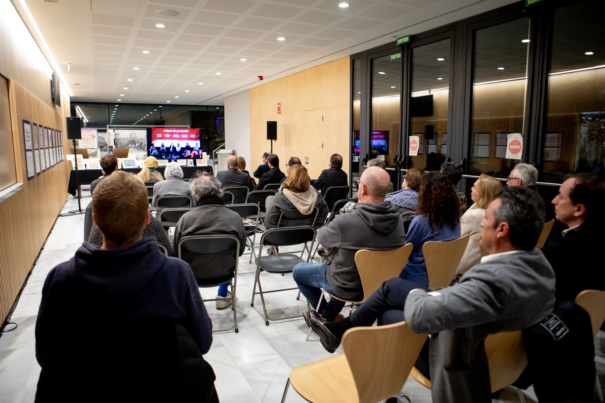 L'acte institucional dels 40 anys del TOT Sant Cugat també es va poder veure des d'una sala adjunta. FOTO: Joana Arribas (TOT Sant Cugat)