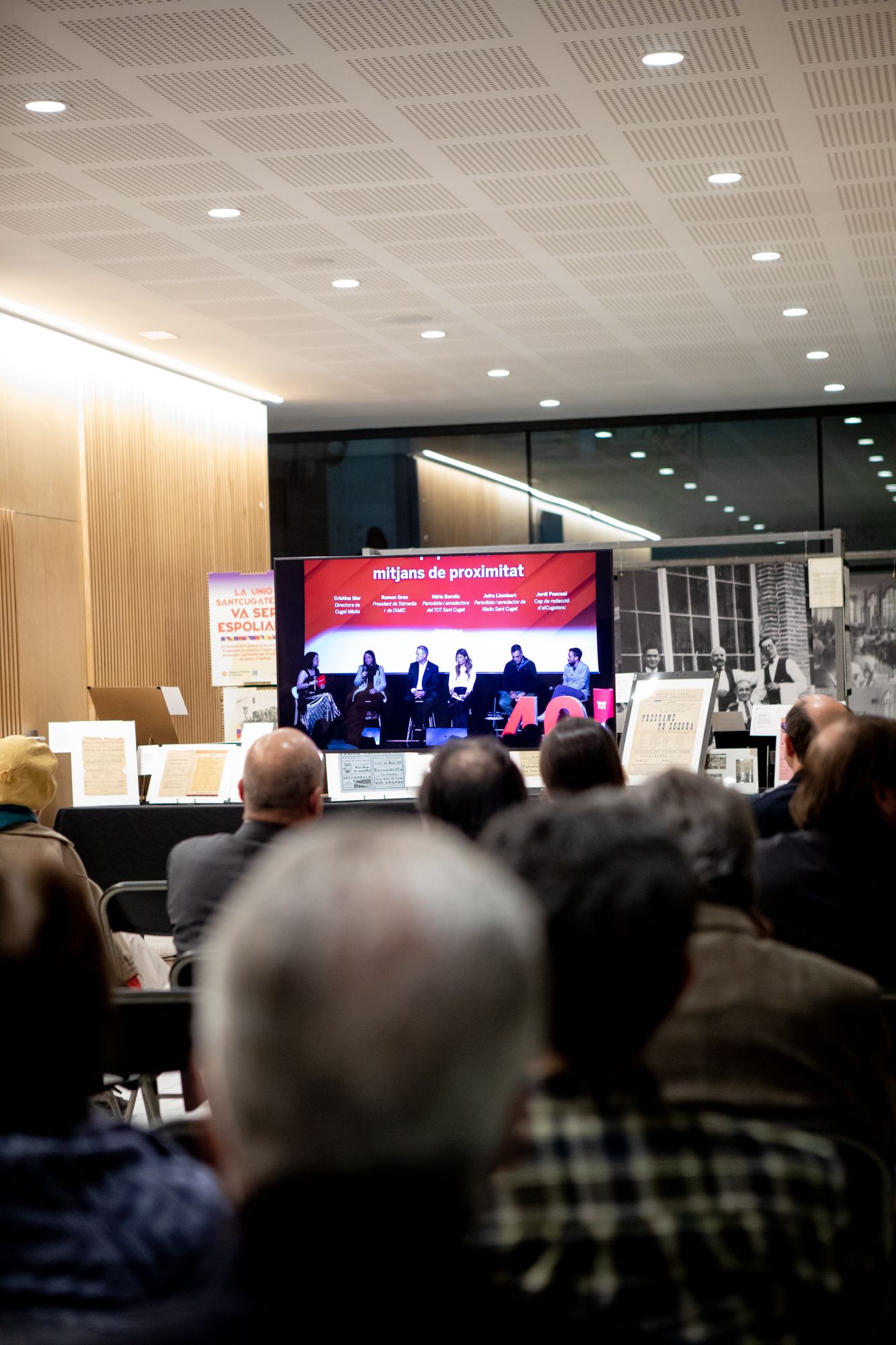 L'acte institucional dels 40 anys del TOT Sant Cugat també es va poder veure des d'una sala adjunta. FOTO: Joana Arribas (TOT Sant Cugat)