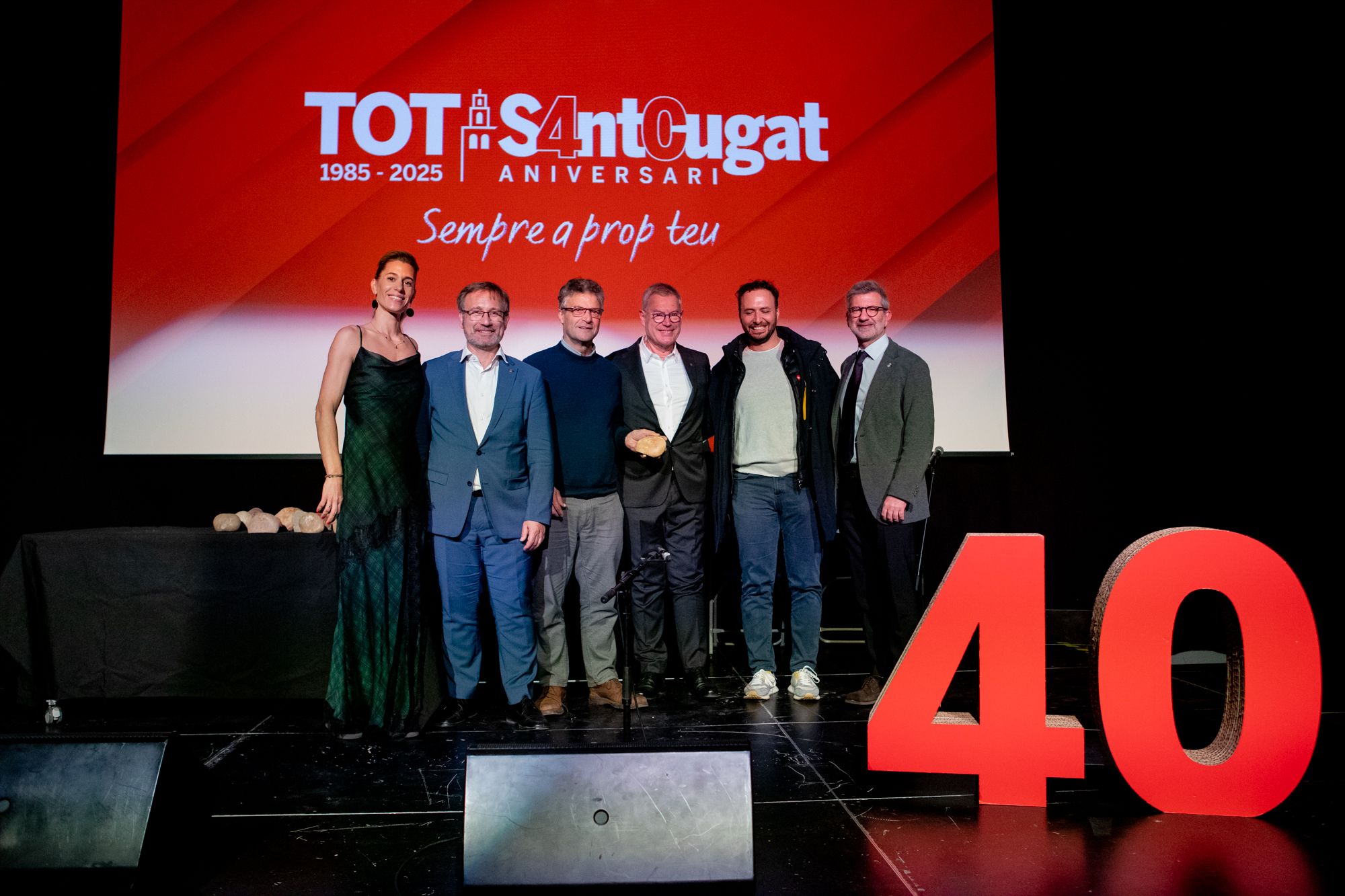 Reconeixements a comerços que confien des del primer dia en el TOT: . FOTO: Joana Arribas (TOT Sant Cugat)