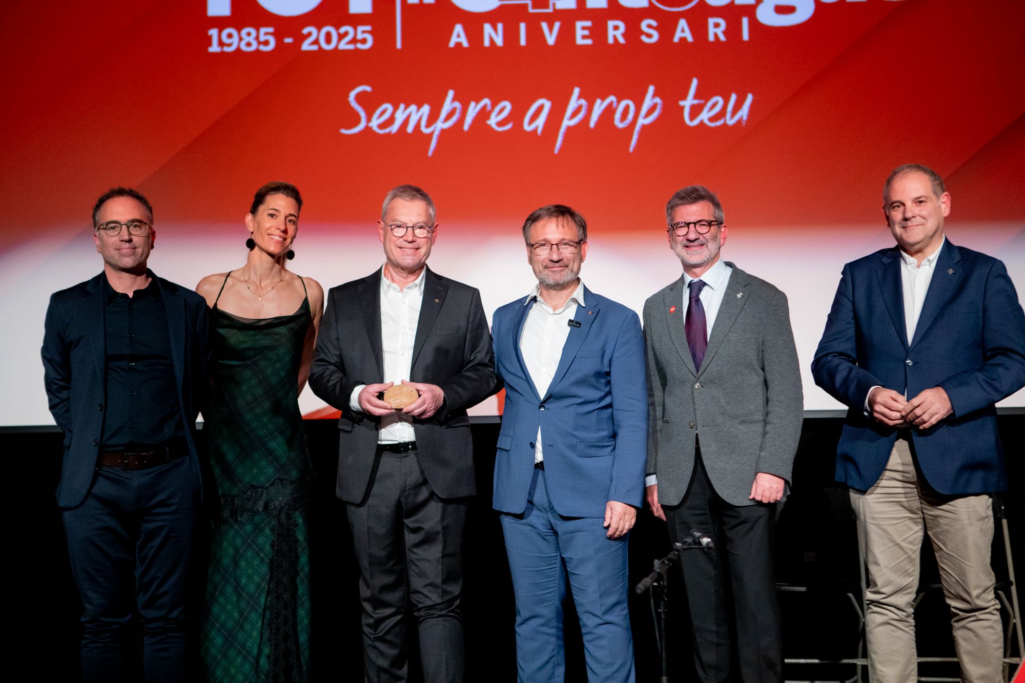 Recoineixement a Ramon Grau. A la foto: Xavier Grau, Laura Grau, Ramon Grau, Francesc Xavier Vila, Josep Maria Vallès i Juanjo Cortés FOTO: Joana Arribas (TOT Sant Cugat)