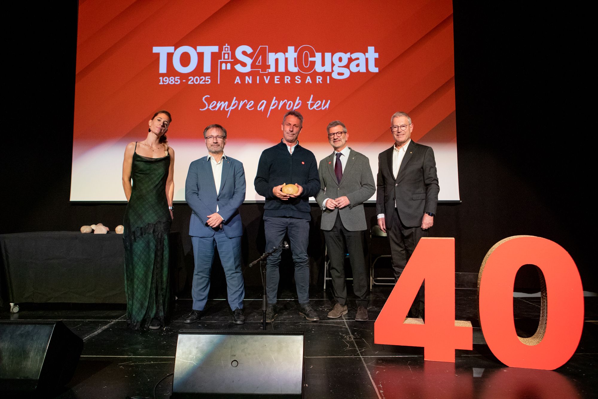 Reconeixements a comerços que confien des del primer dia en el TOT: . FOTO: Joana Arribas (TOT Sant Cugat)