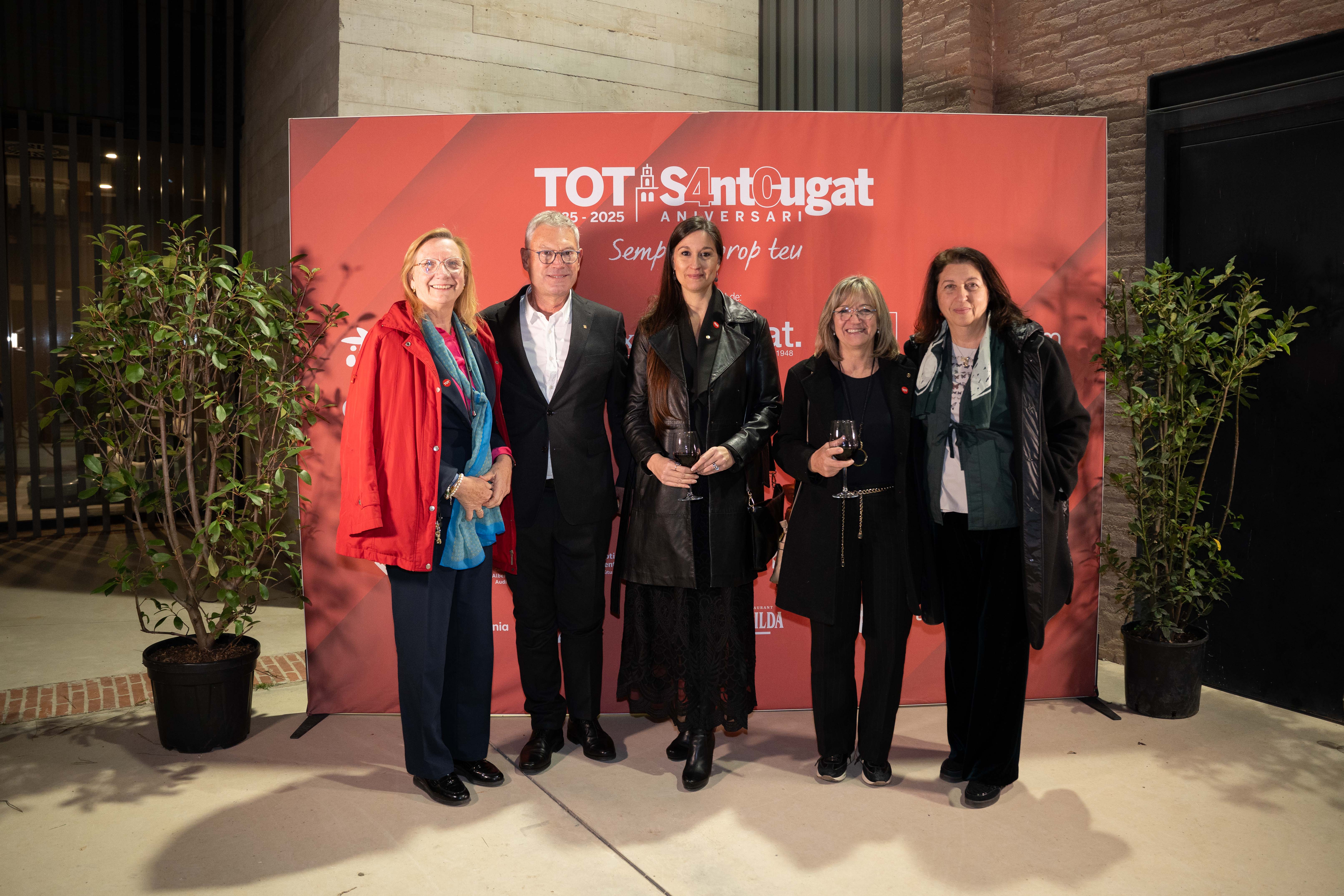 Photocall de l'acte institucional dels 40 anys del TOT Sant Cugat FOTO: Carmen de Olazabal (TOT Sant Cugat)