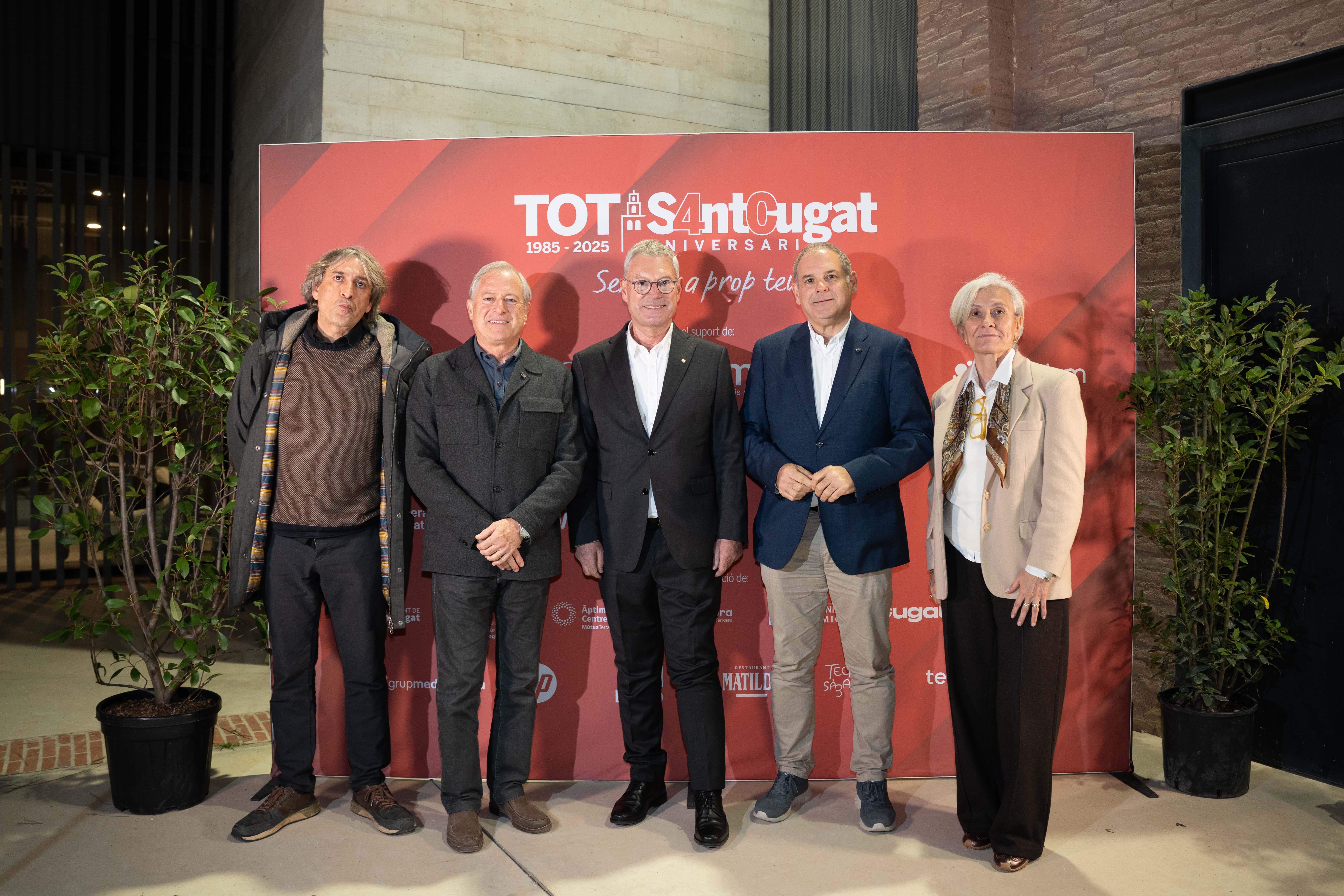 Photocall de l'acte institucional dels 40 anys del TOT Sant Cugat FOTO: Carmen de Olazabal (TOT Sant Cugat)