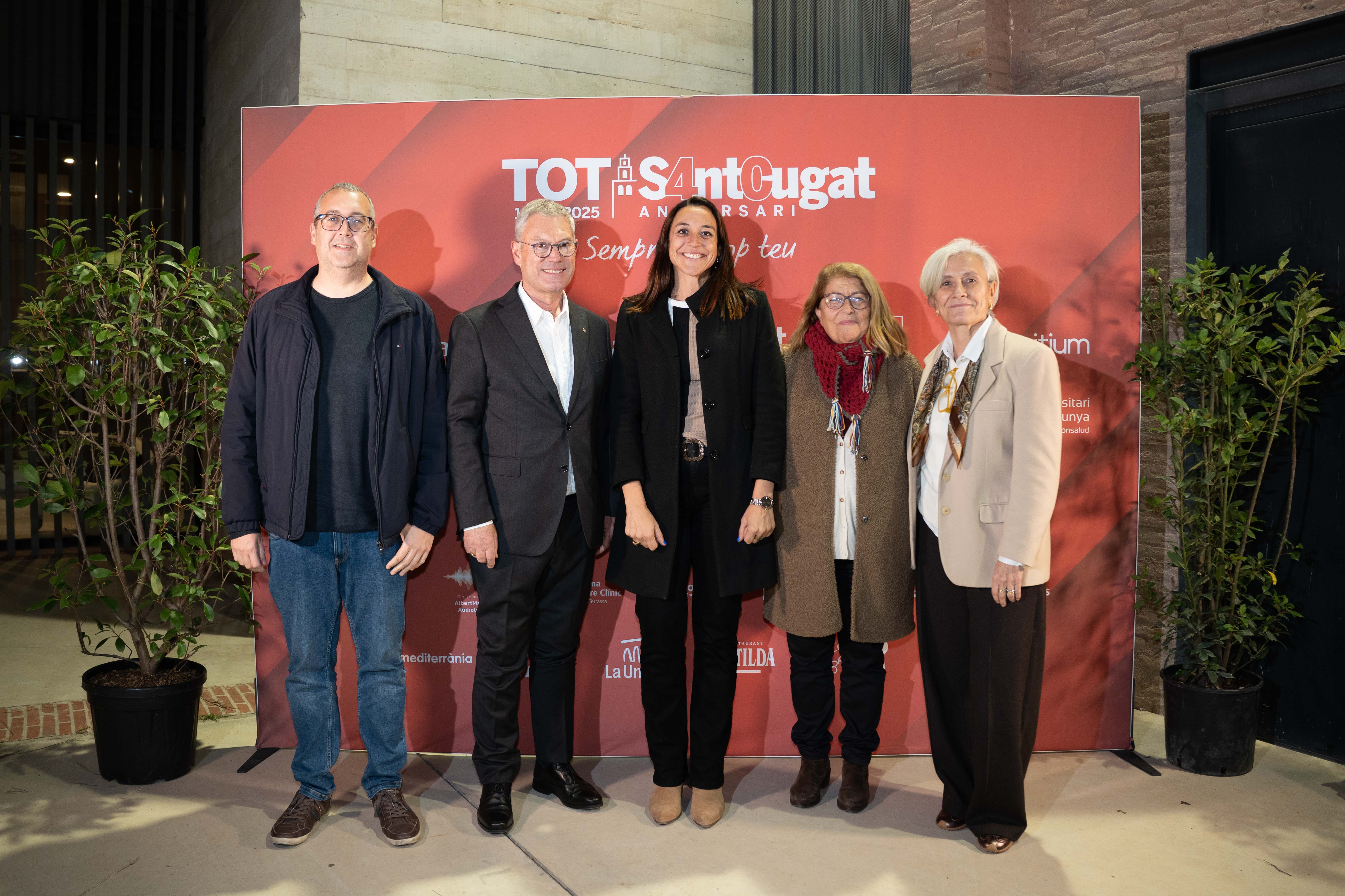 Photocall de l'acte institucional dels 40 anys del TOT Sant Cugat FOTO: Carmen de Olazabal (TOT Sant Cugat)