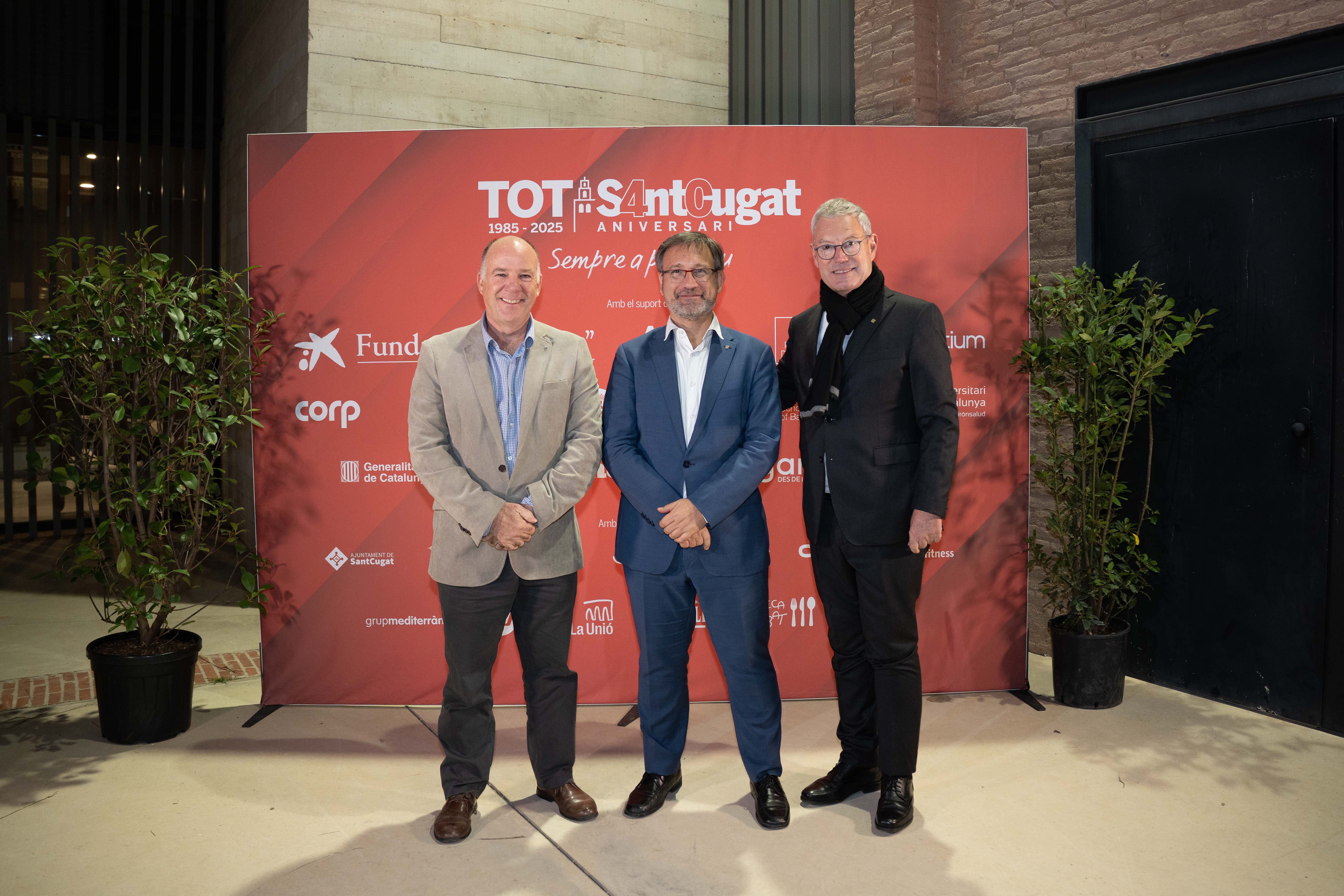 Photocall de l'acte institucional dels 40 anys del TOT Sant Cugat FOTO: Carmen de Olazabal (TOT Sant Cugat)