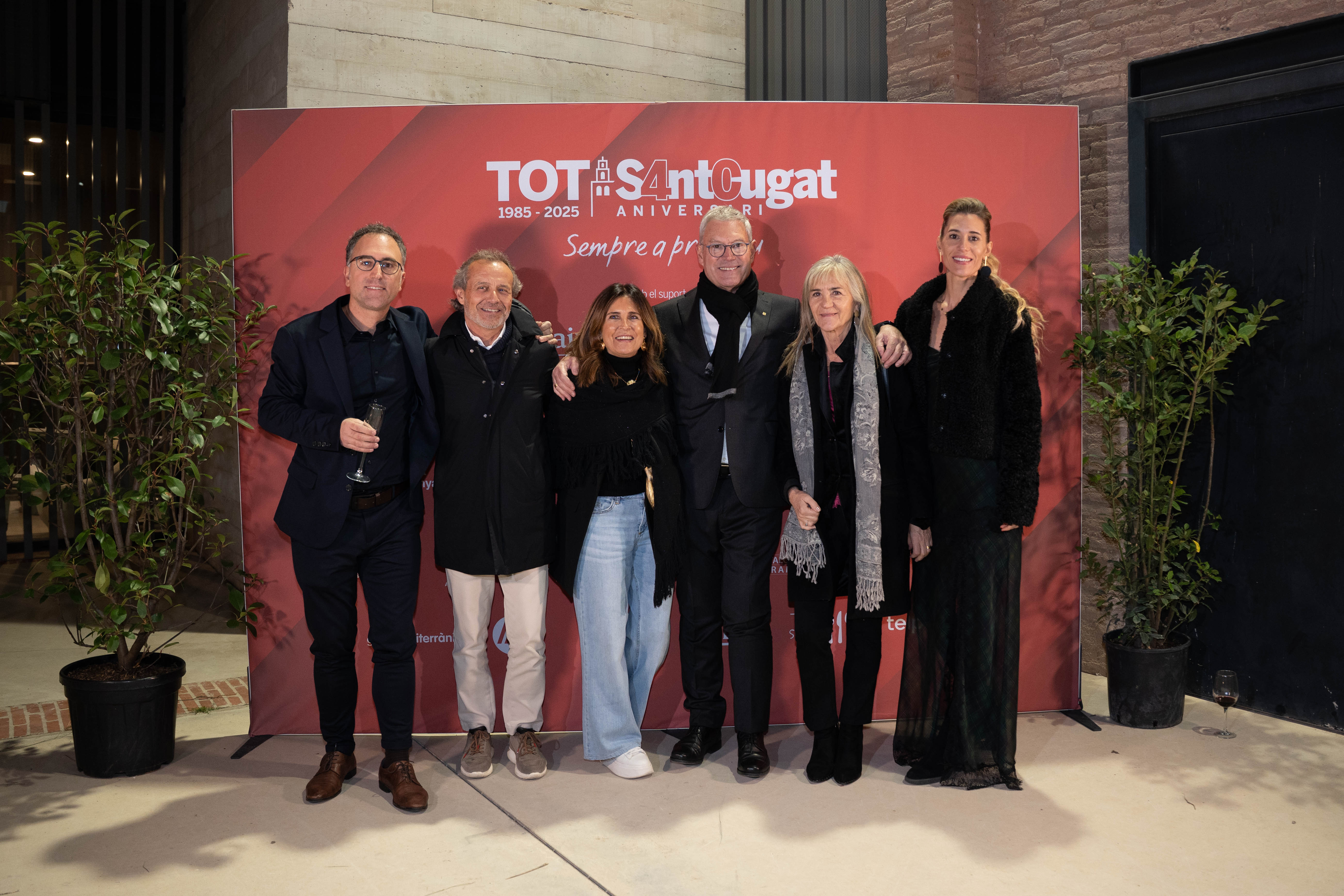 Photocall de l'acte institucional dels 40 anys del TOT Sant Cugat FOTO: Carmen de Olazabal (TOT Sant Cugat)