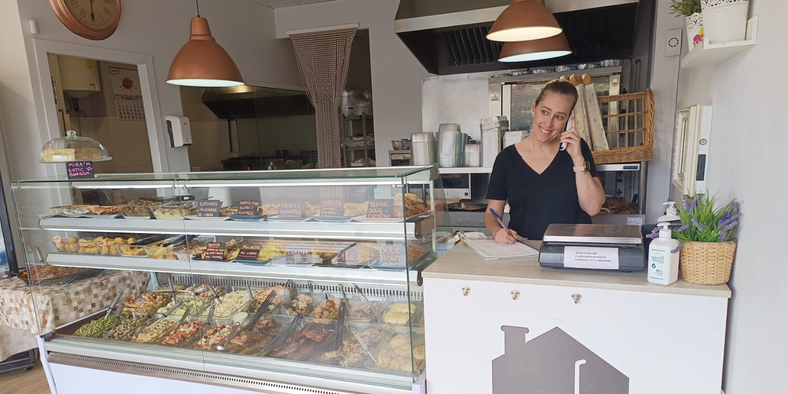 Gaudeix del menjar casolà al centre de Sant Cugat FOTO: Cedida