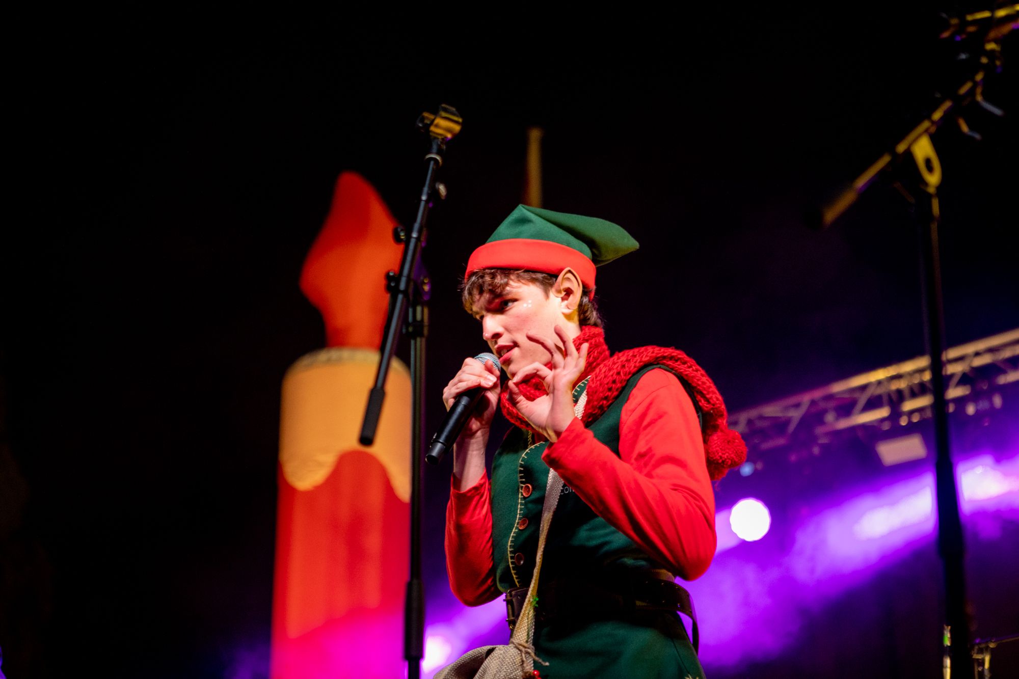 El Cugatet, el follet de Nadal de Sant Cugat Comerç, en l'Encesa de llums de Nadal FOTO: Joana Arribas (TOT Sant Cugat)