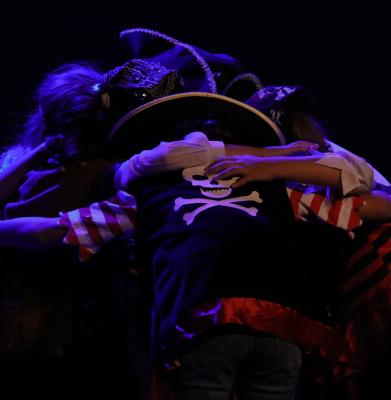 Vora el foc: el carrer com a primer escenari. FOTO: Teatre La Unió