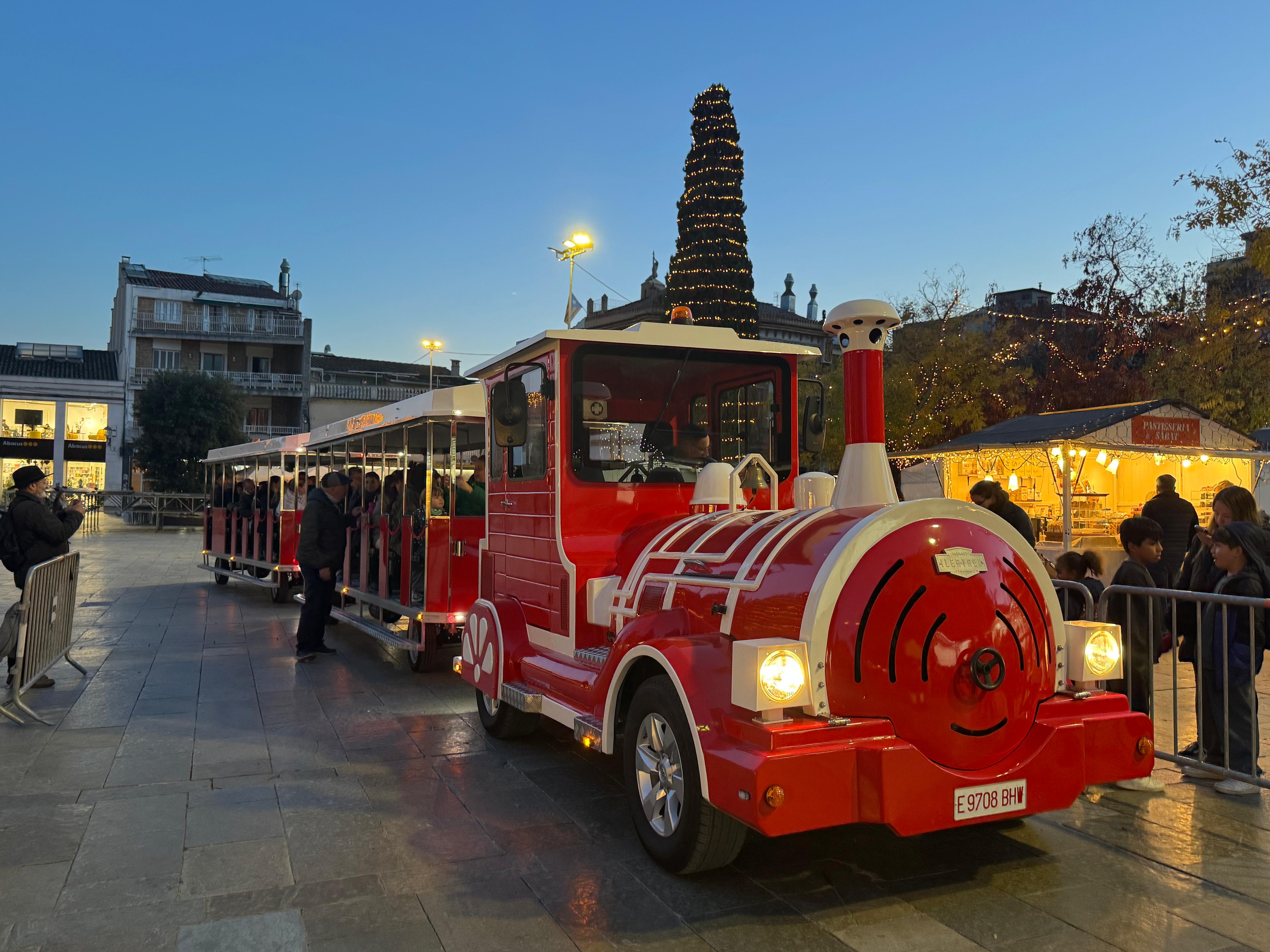 El Trenet de Nadal circula pels carrers de Sant Cugat. FOTO: TOT Sant Cugat