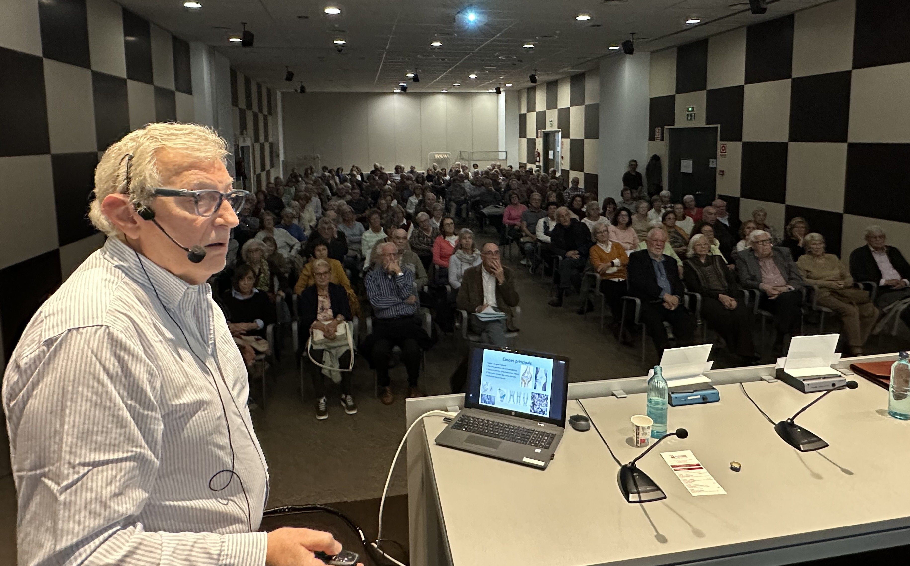 Artrosi de maluc i genoll. Com entendre-la i viure millor. FOTO: Aula d'Extensió Universitària
