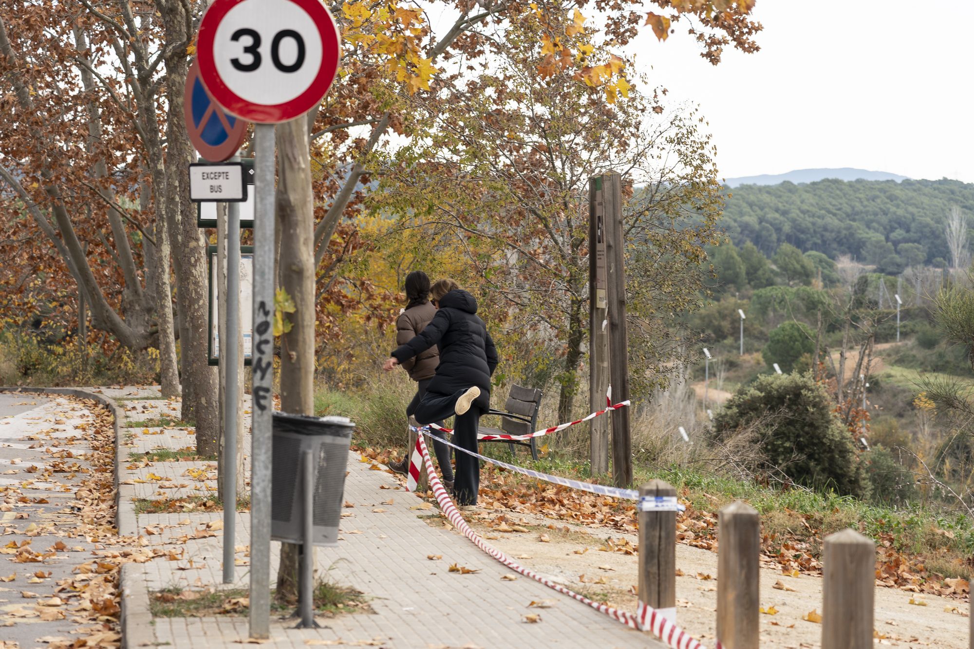 Unes ciutadanes saltant-se les recomanacions FOTO: Mireia Comas (TOT Sant Cugat) 