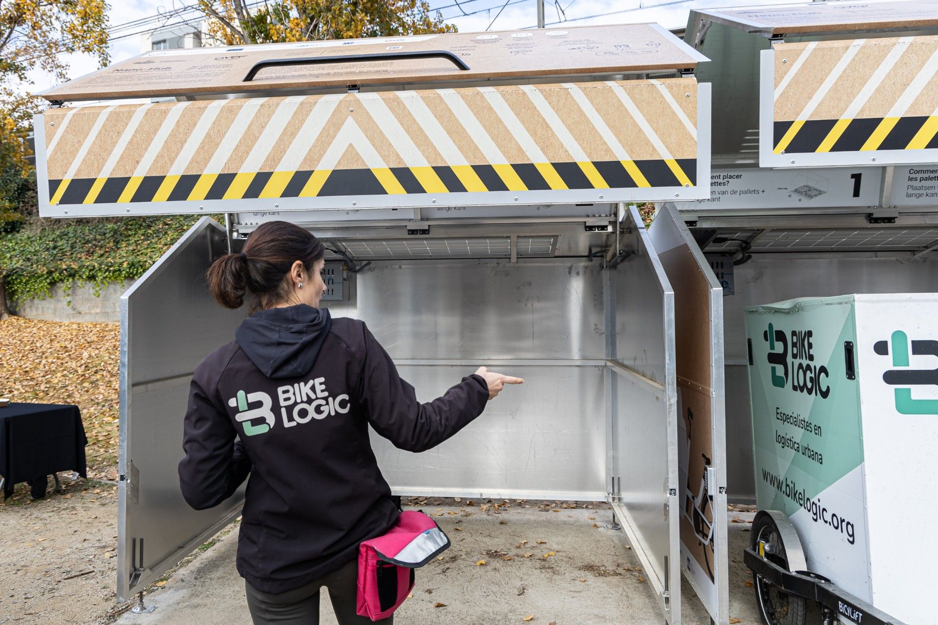 Els Nanohubs, els nous espais d'emmagatzematge per potenciar un repartiment sostenible en el tram urbà de Sant Cugat. FOTO: Ajuntament