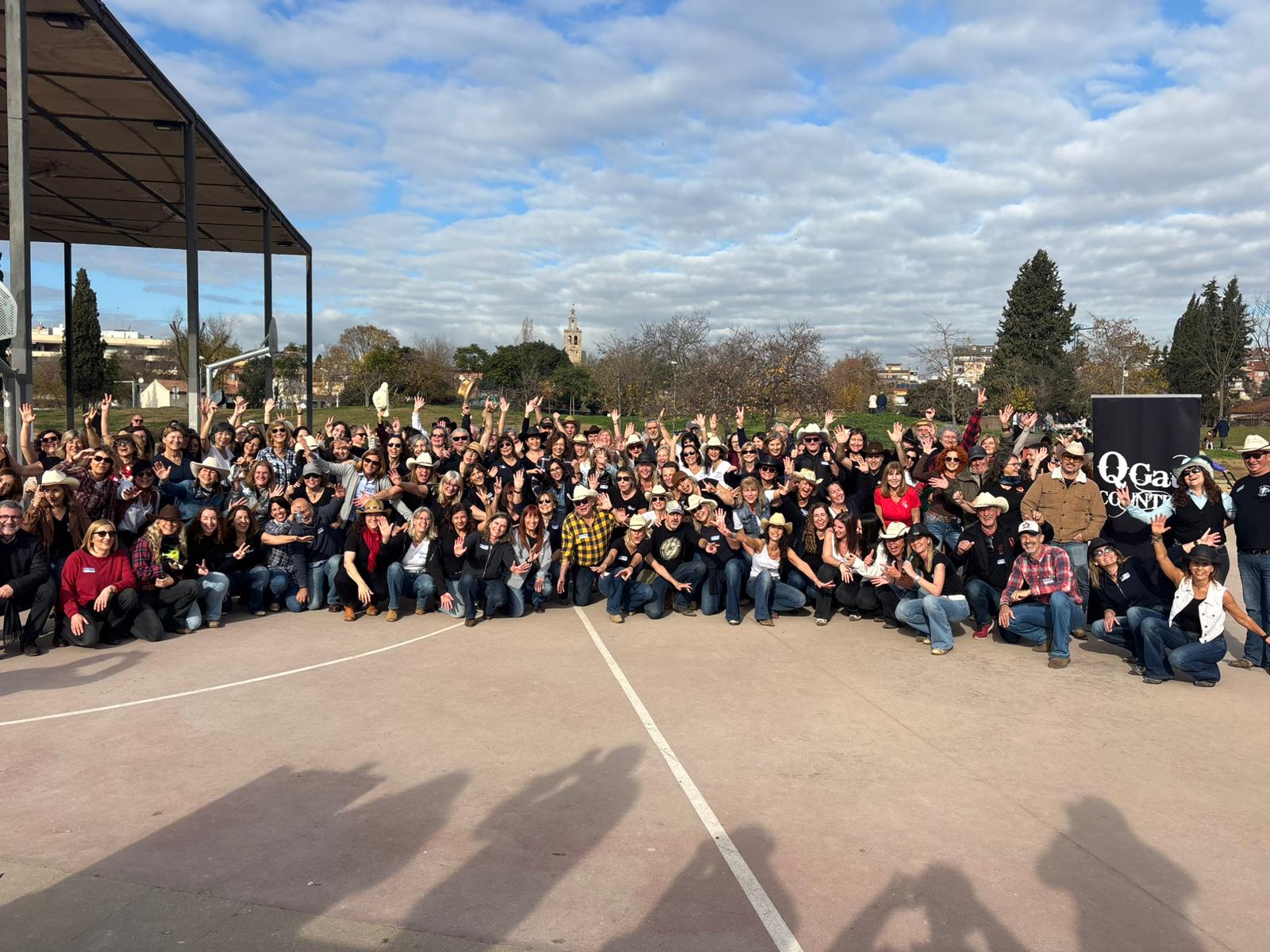 Ballada de country de Qgat Country amb l'Orquestra Fusió Sant Cugat per recaptar fons per La Marató. FOTO: Cedida