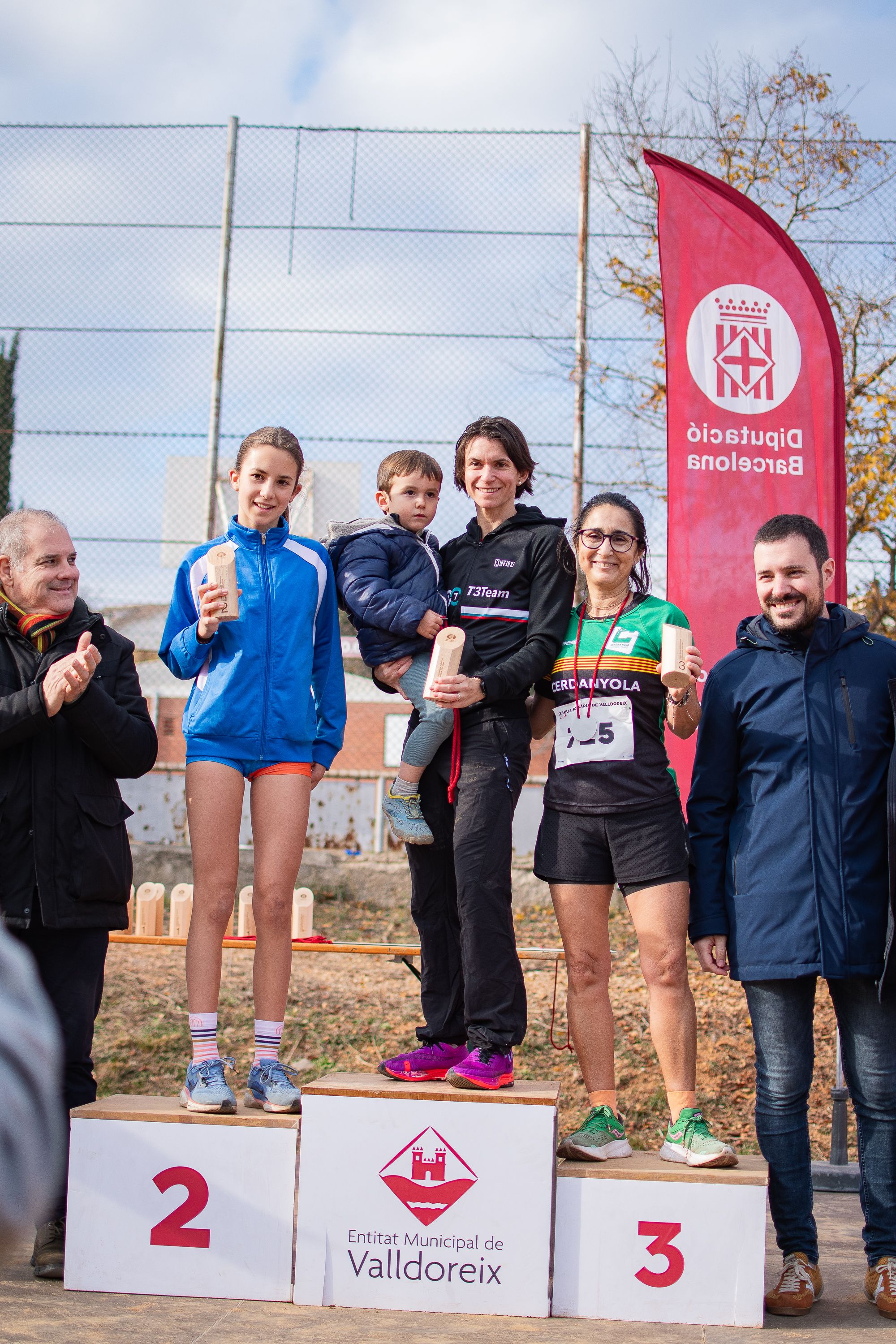 El podi femení de la categoria adulta de la Milla Solidària de Valldoreix. FOTO: Pol Rodríguez