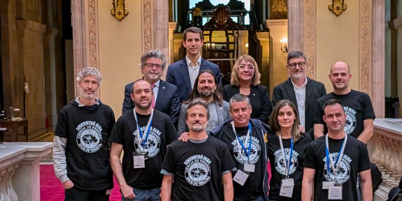 Els membres del Comitè d'Empresa del Sincrotró Alba amb diputats del parlament de Catalunya. FOTO: Cedida pel Comitè d'Empresa
