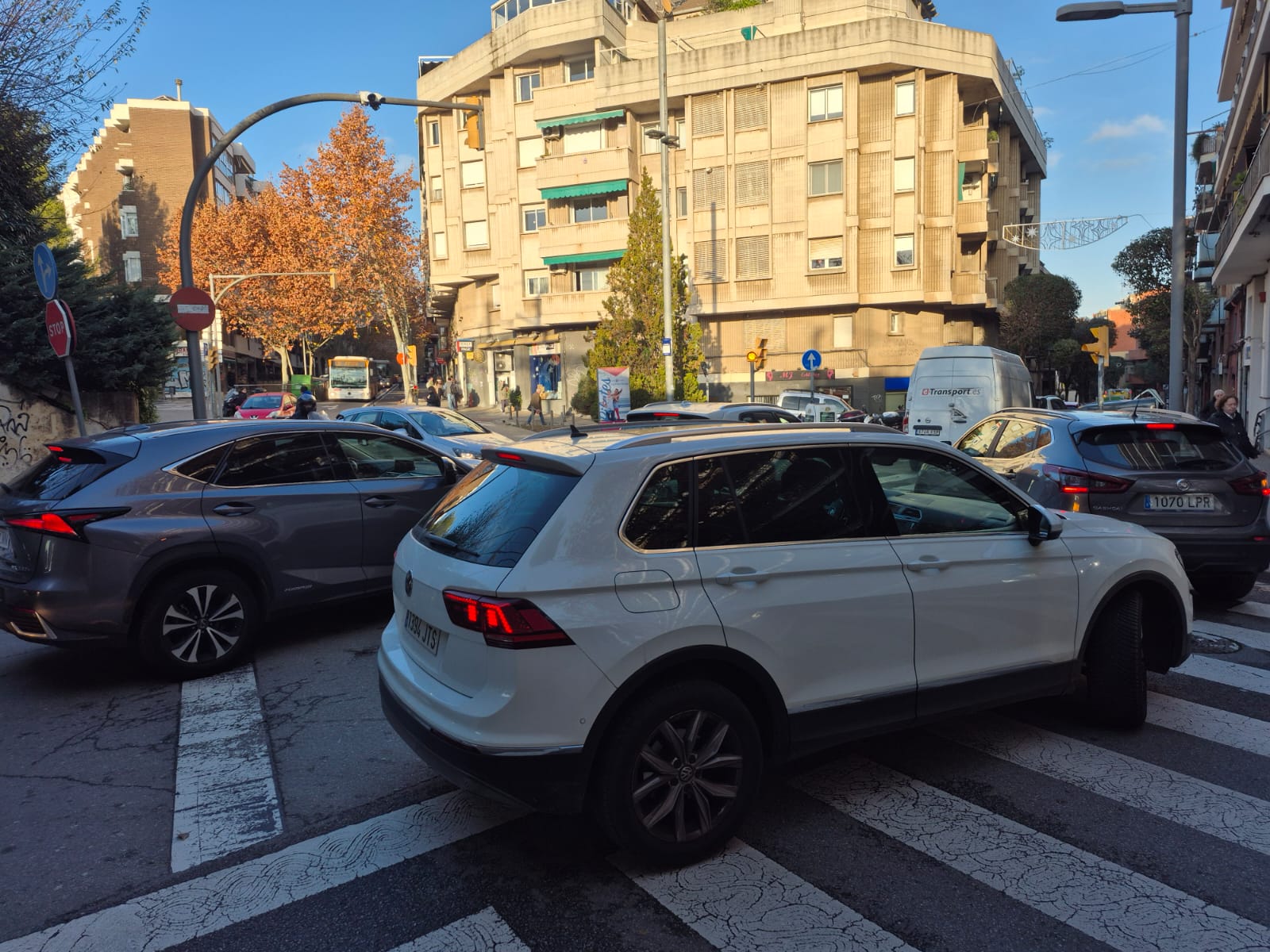Retencions a l'avinguda de Lluís Companys. FOTO: TOT Sant Cugat