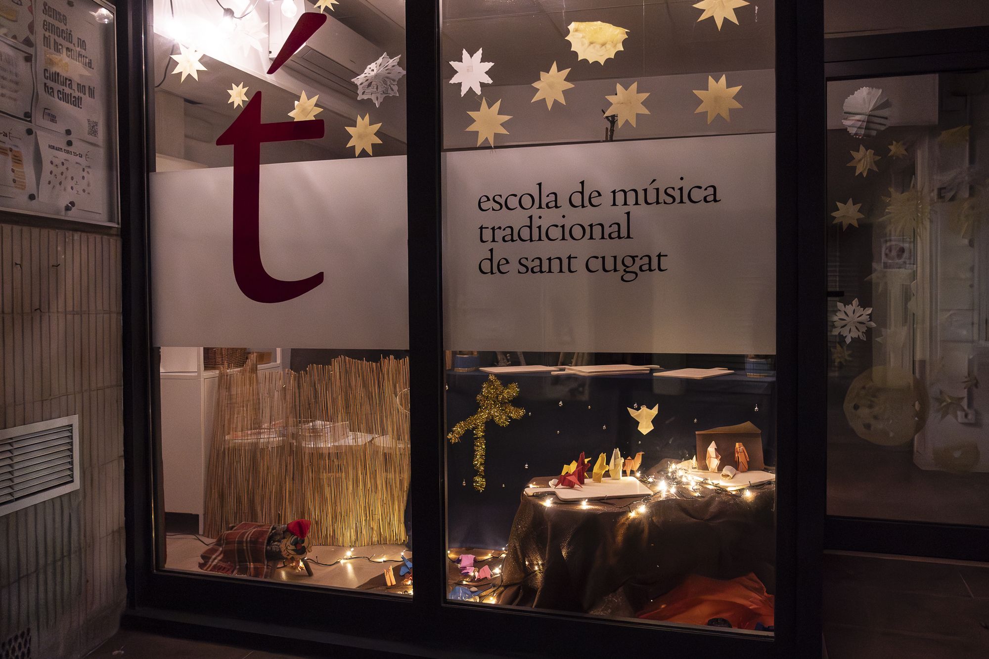 Pessebre del carrer de Castillejos, 24 (Escola de Música Tradicional de Sant Cugat).  FOTO: Mireia Comas (TOT Sant Cugat)