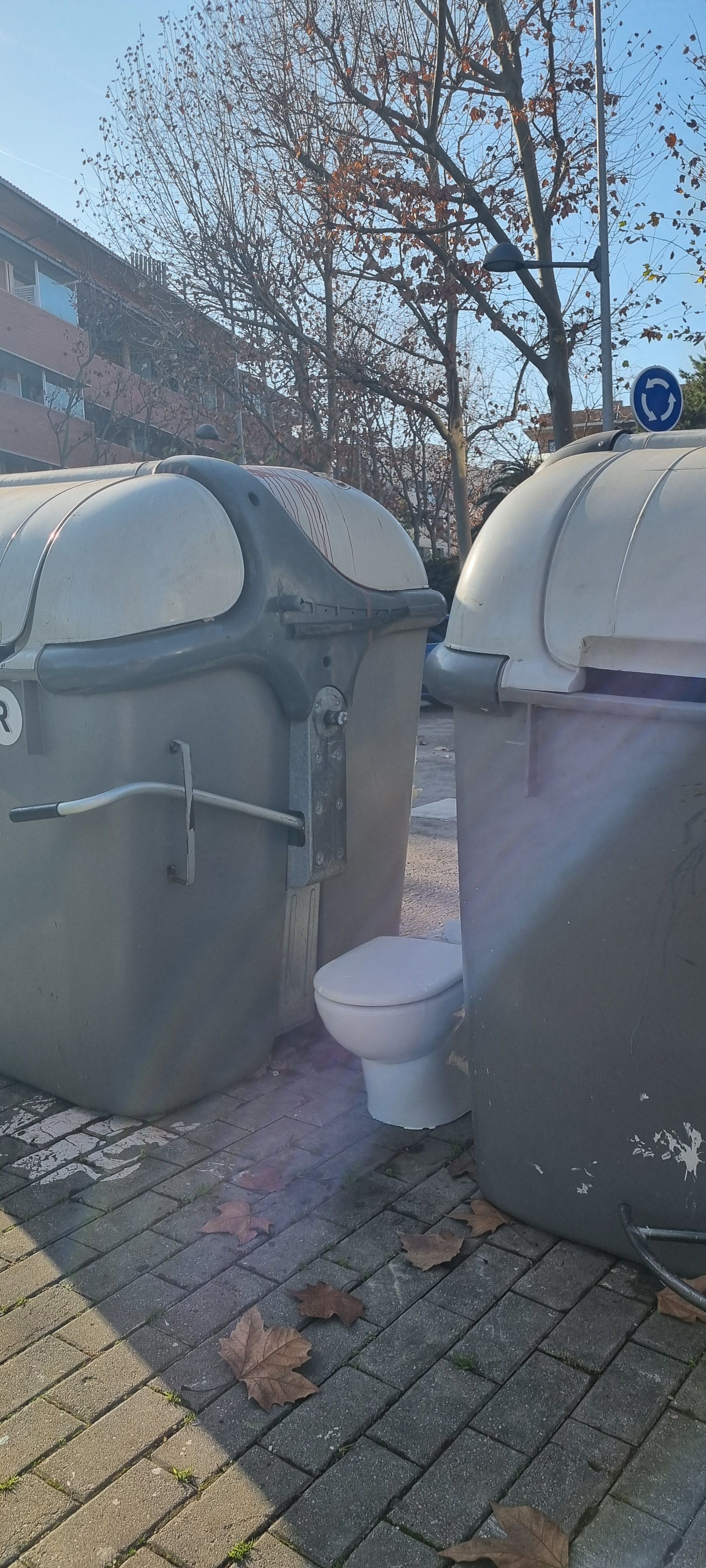 Benvingut veí incívic i insolidari. FOTO: Núria Serra