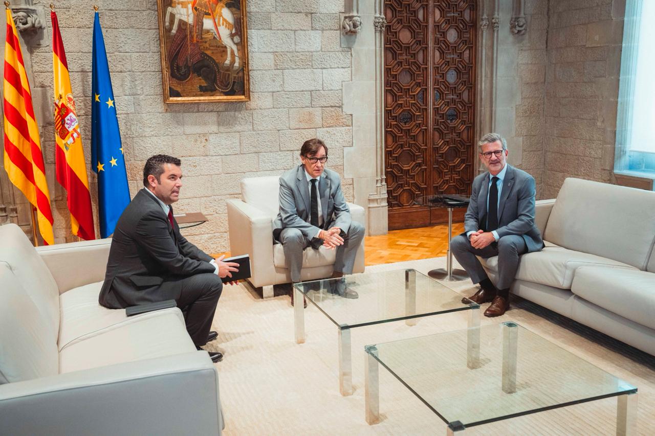 L’alcalde, Josep Maria Vallès, amb el president de la Generalitat, Salvador Illa. FOTO: Cedida