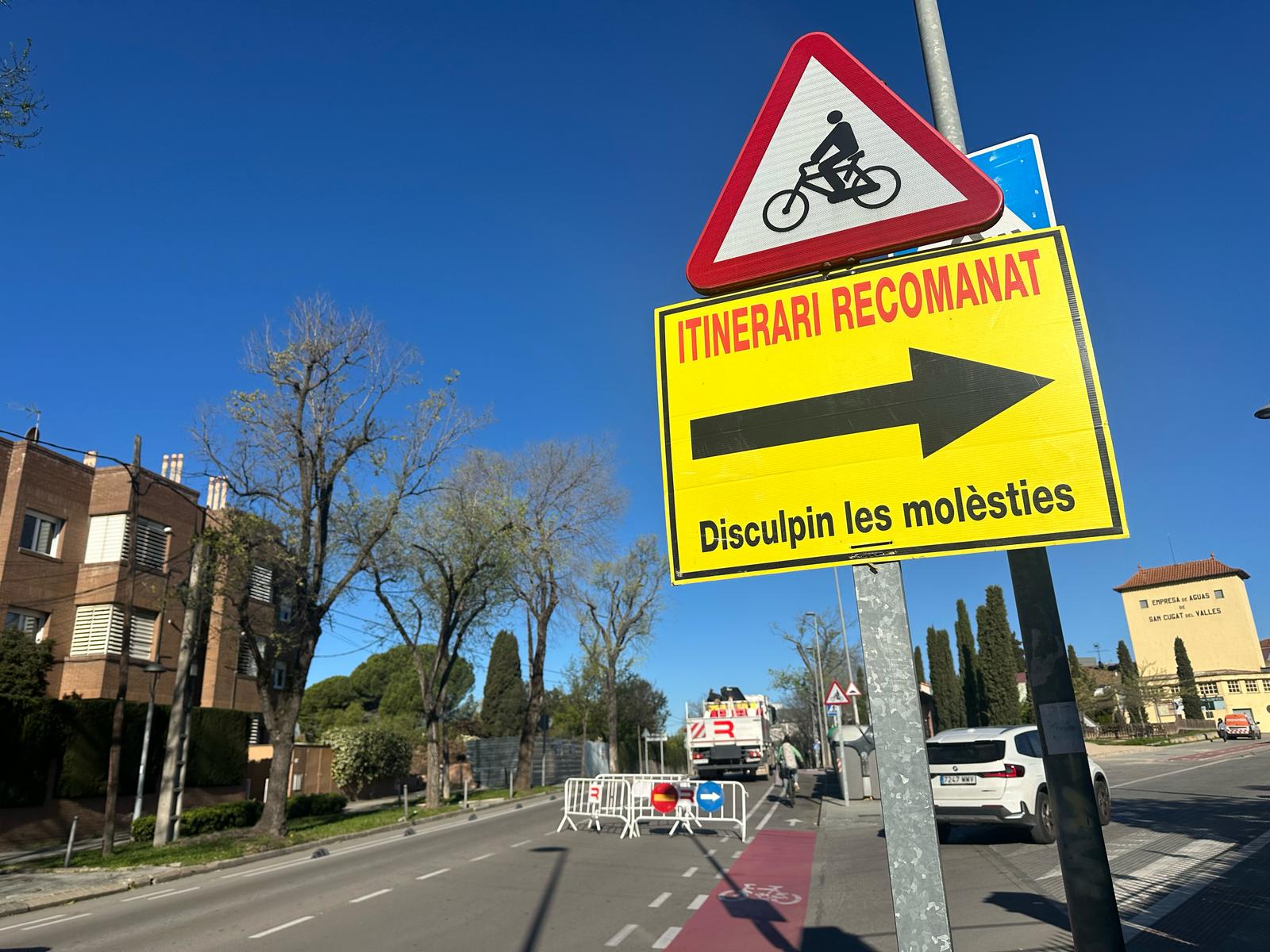 Un tram de Rius i Taulet va estar tallat mesos per una fuita d’aigua que no se solucionava. FOTO: TOT Sant Cugat