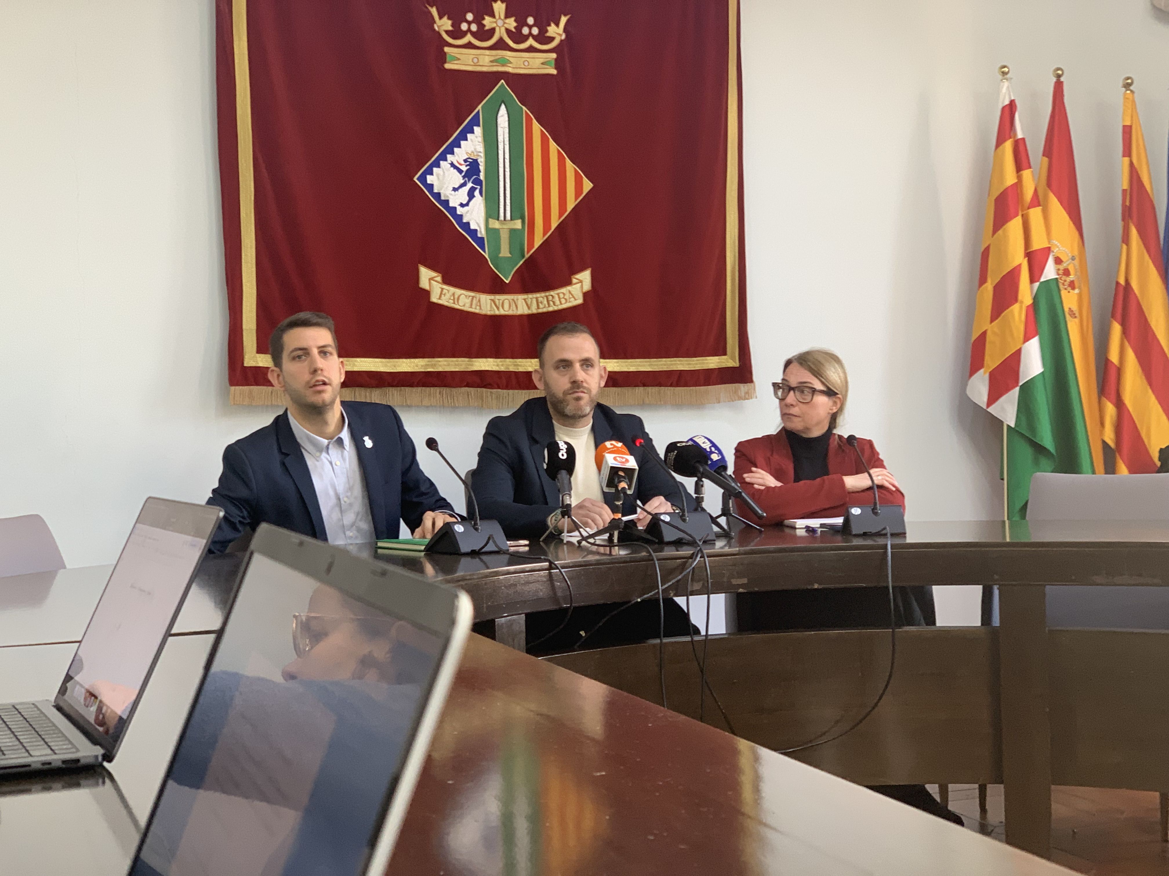 L'alcalde de Cerdanyola, Carlos Cordón, al centre de la imatge FOTO: TOT Cerdanyola