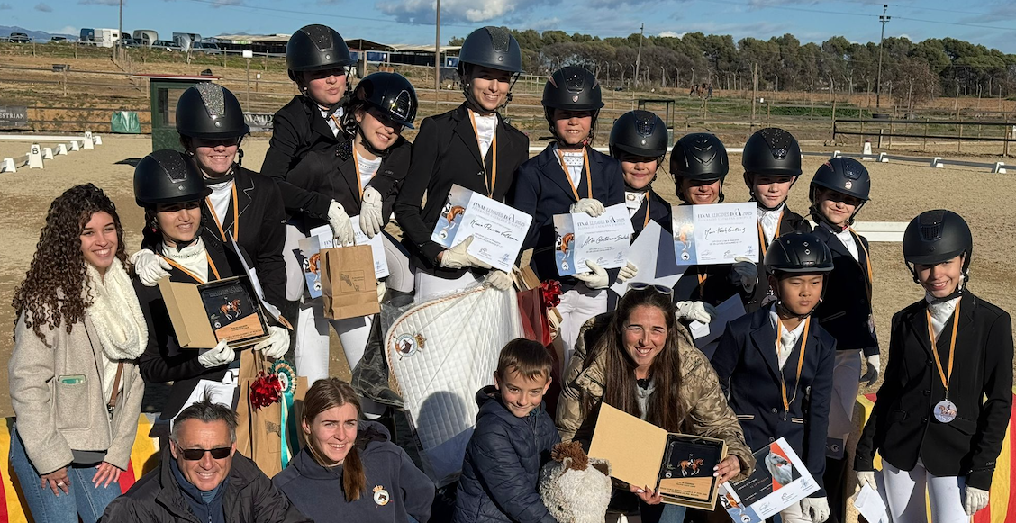 Els genets i amazones del Club Hípica Collserola en la Lliga Catalana de Doma Clàssica. FOTO: Cedida