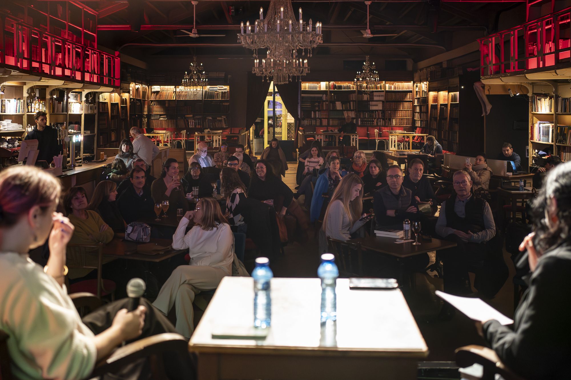 Presentació del llibre 'L'udol de l'aigua' de Laia Vilaseca. FOTO: Mireia Comas (TOT Sant Cugat)