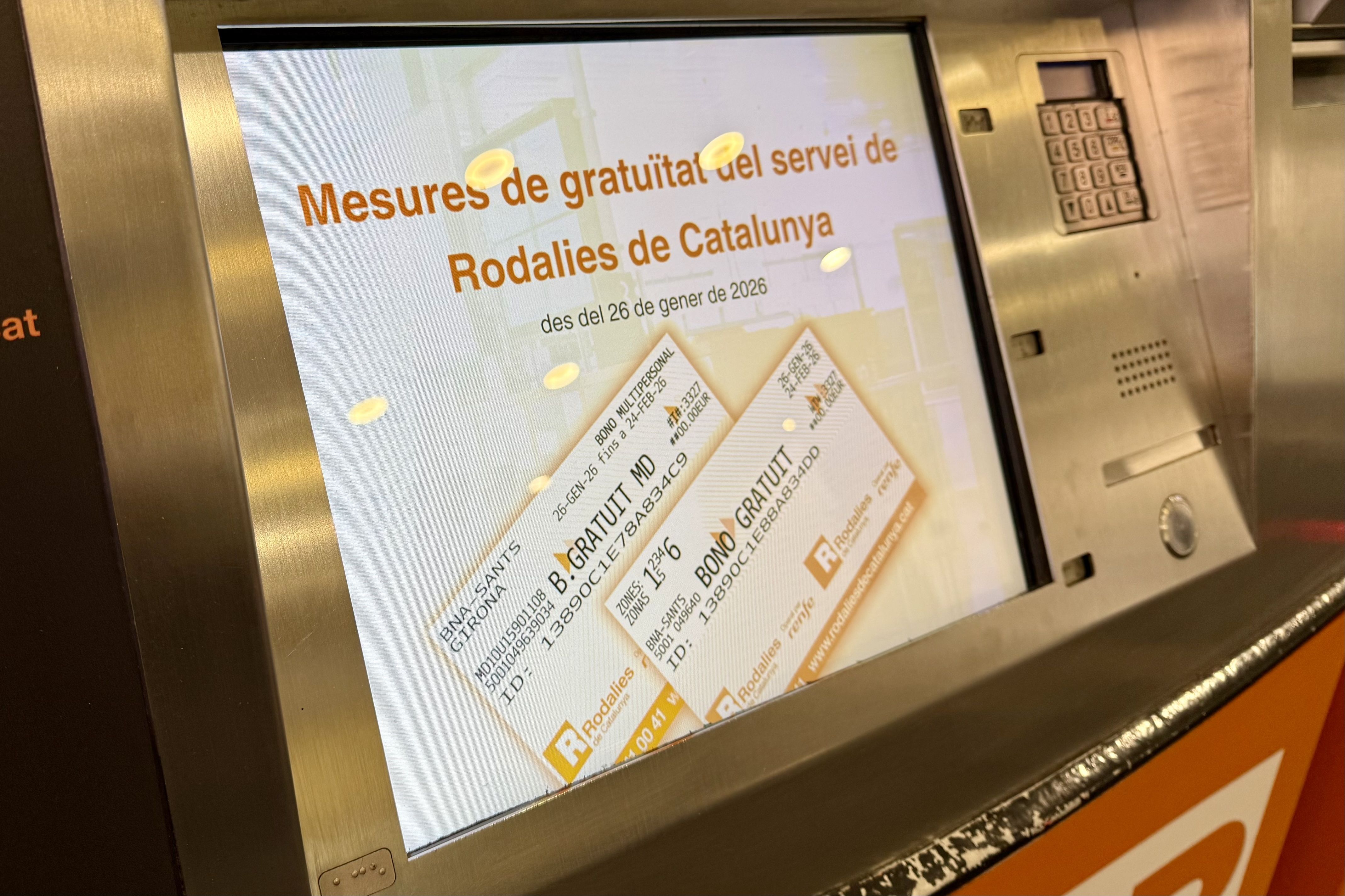 Els abonaments gratuïts a les màquines d'autovenda. Foto: ACN