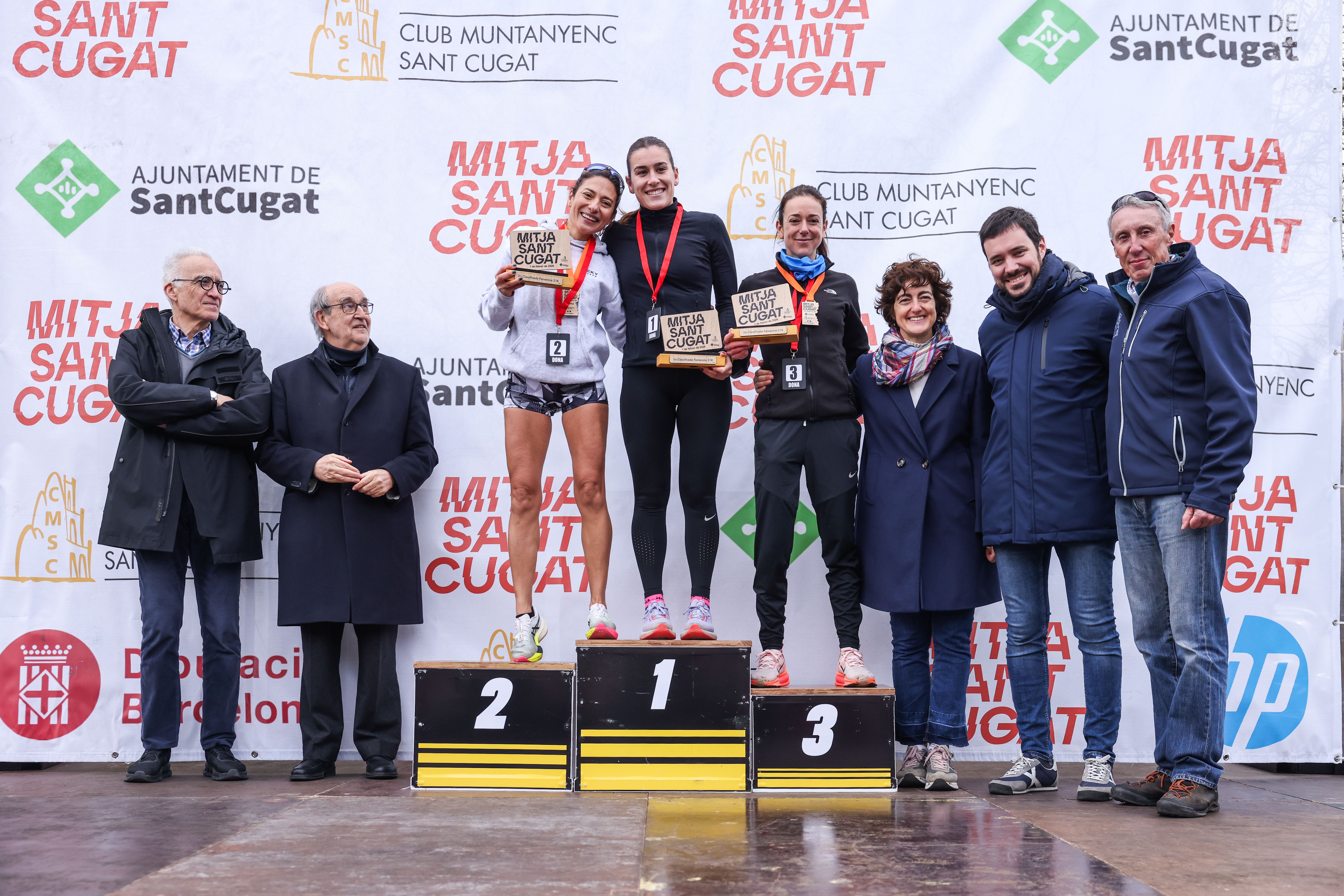Claudia Pérez 1ra, Elisa Melilli 2na i Marta Cerdà 3ra en la distància dels 21 quilòmetres FOTO: Ajuntament 