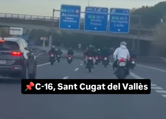 Una quinzena de motoristes circulant de manera temerària a la C-16 FOTO: Circuli per la dreta