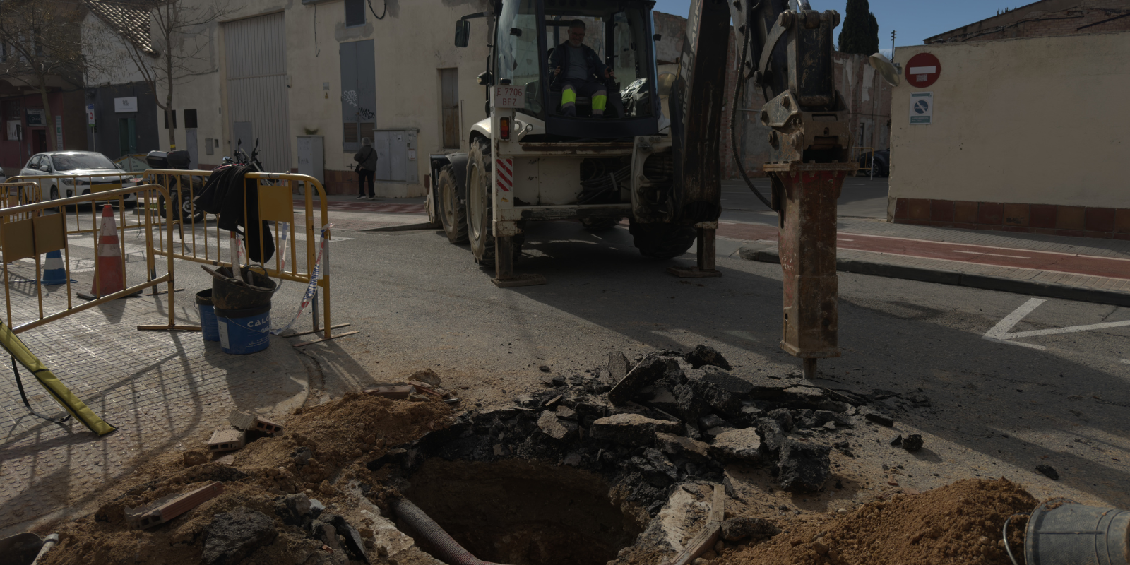 La troballa arqueològica s'ha localitzat a la cantonada entre l’avinguda Graells i el carrer Igualada. FOTO: TOT Sant Cugat