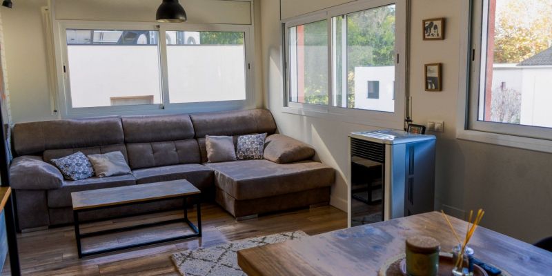 Segon saló-menjador de la casa amb dos habitatges disponible a immobiliària AMAT. FOTO: Cedida