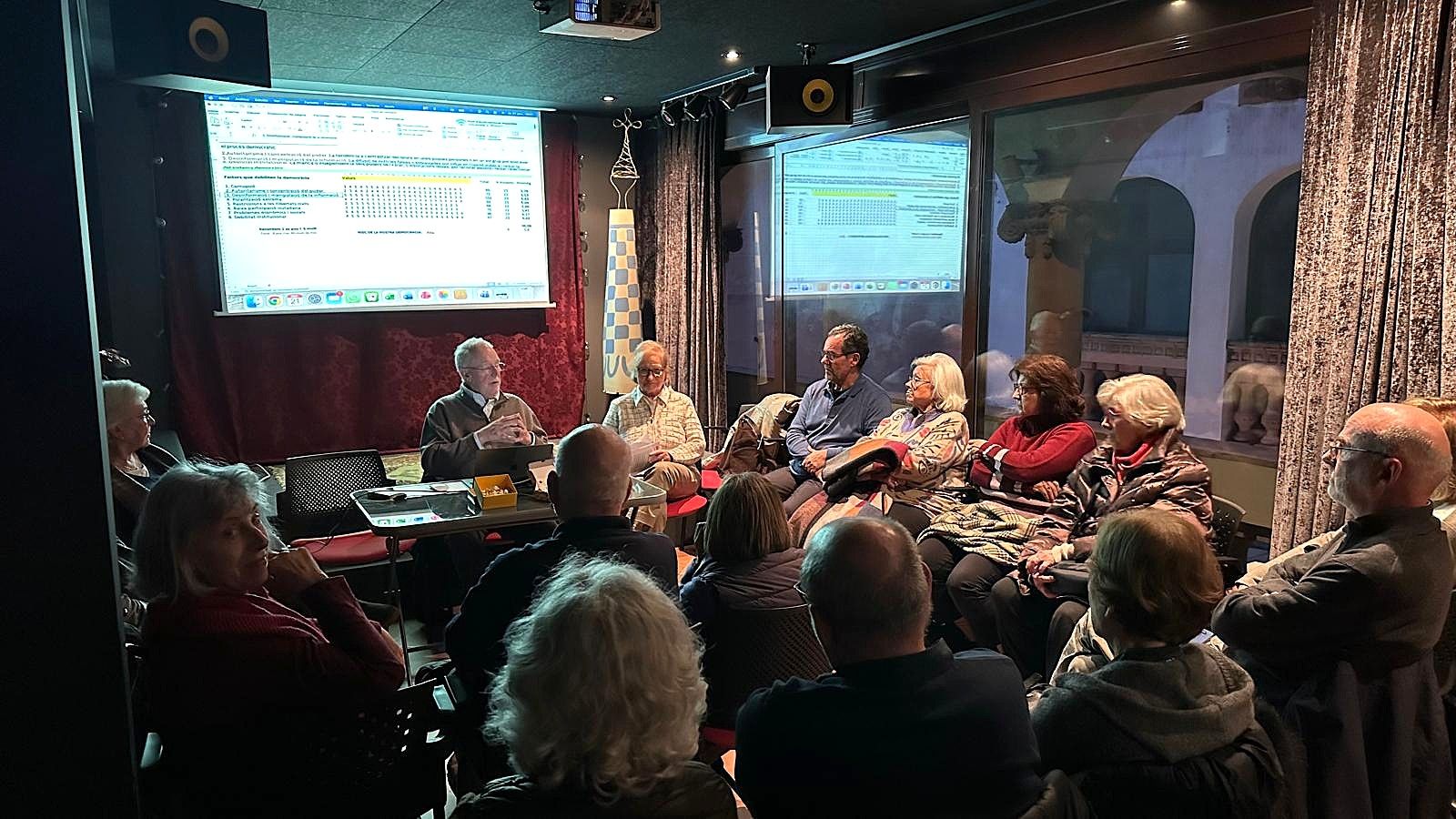 Està en crisi la democràcia?. FOTO: Aula d'Extensió Universitària