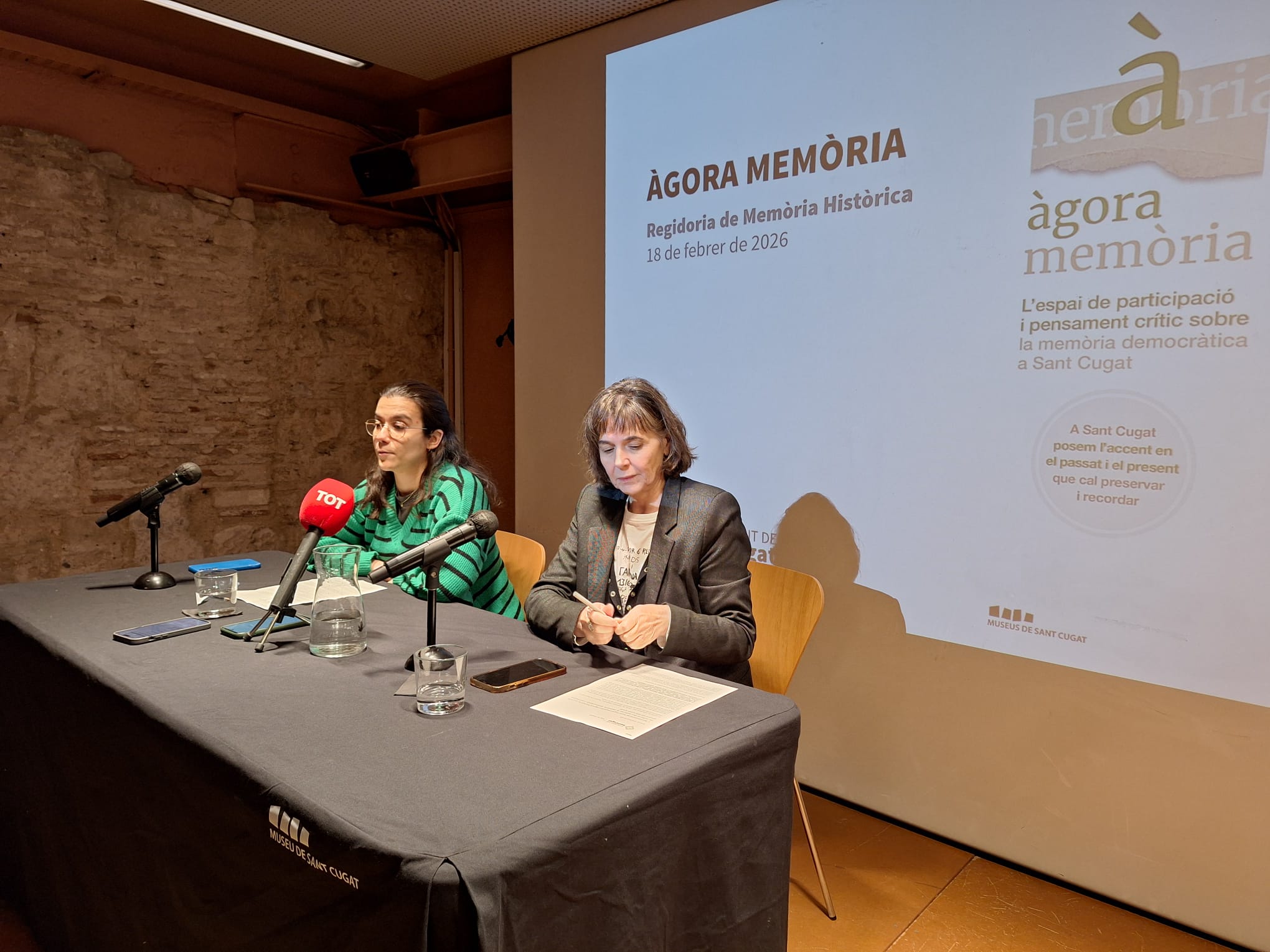 Esther Madrona i Marta Marín-Dòmine a la presentació de l'Àgora Memòria FOTO: Ajuntament 