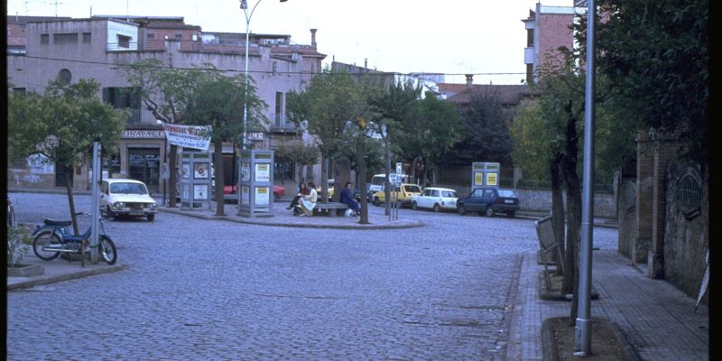 Plaça de l'estació de Sant Cugat, Plaça Lluís Millet, entre 1975 i 1990. FOTO: Arxiu Municipal de Sant Cugat del Vallès