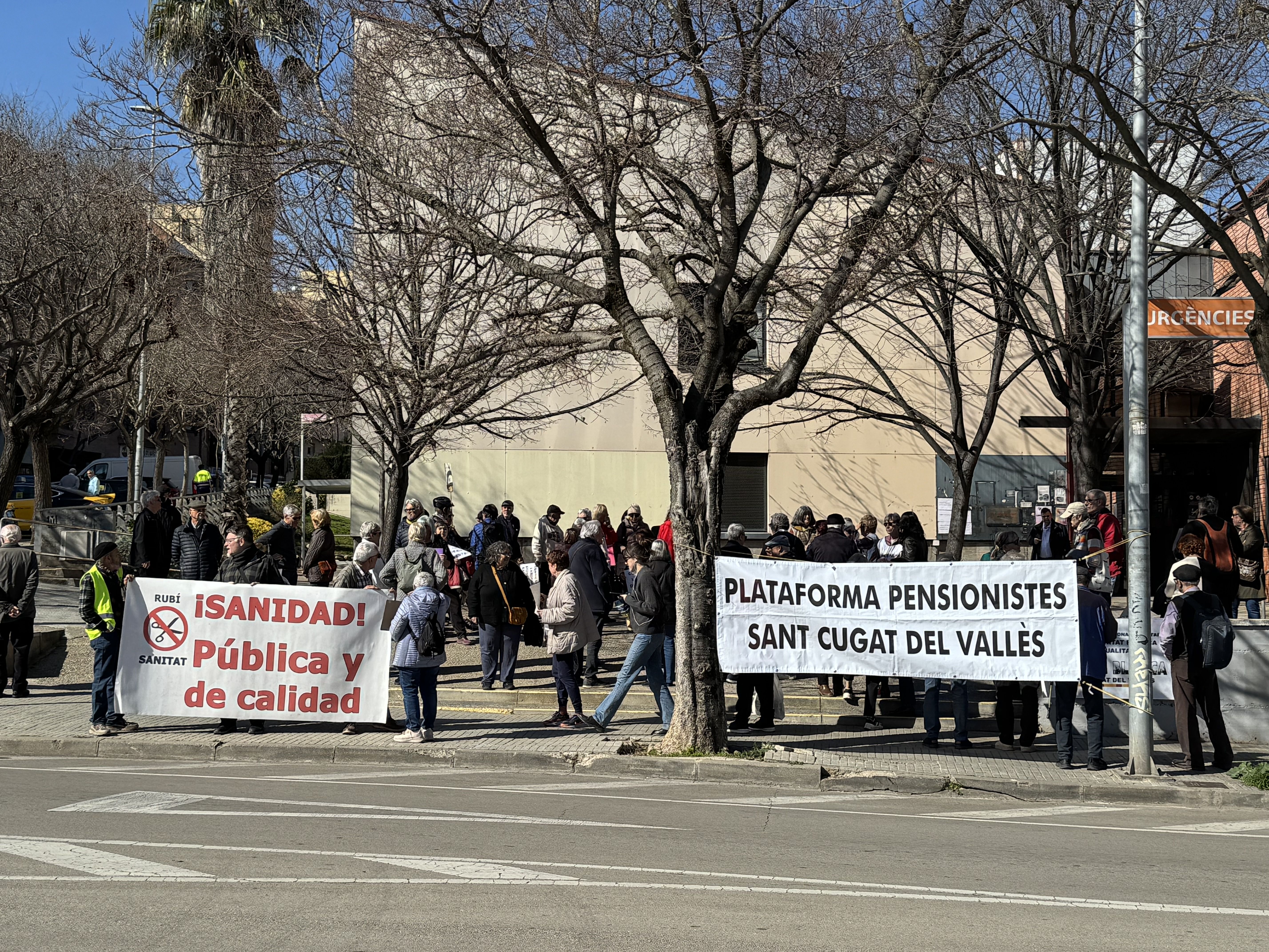 Pensionistes de Sant Cugat es mobilitzen per demanar millores en la sanitat pública FOTO: Lara Mangrané (TOT Sant Cugat)