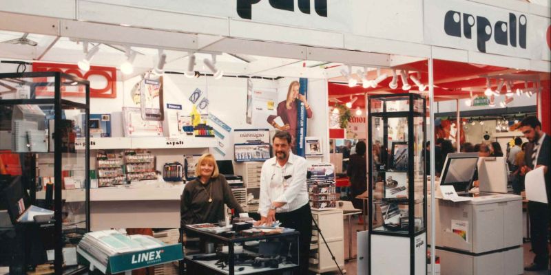 El matrimoni fundador d'Arpali a la fira de comerç Sant Cugat Actiu. 1990. FOTO: Cedida