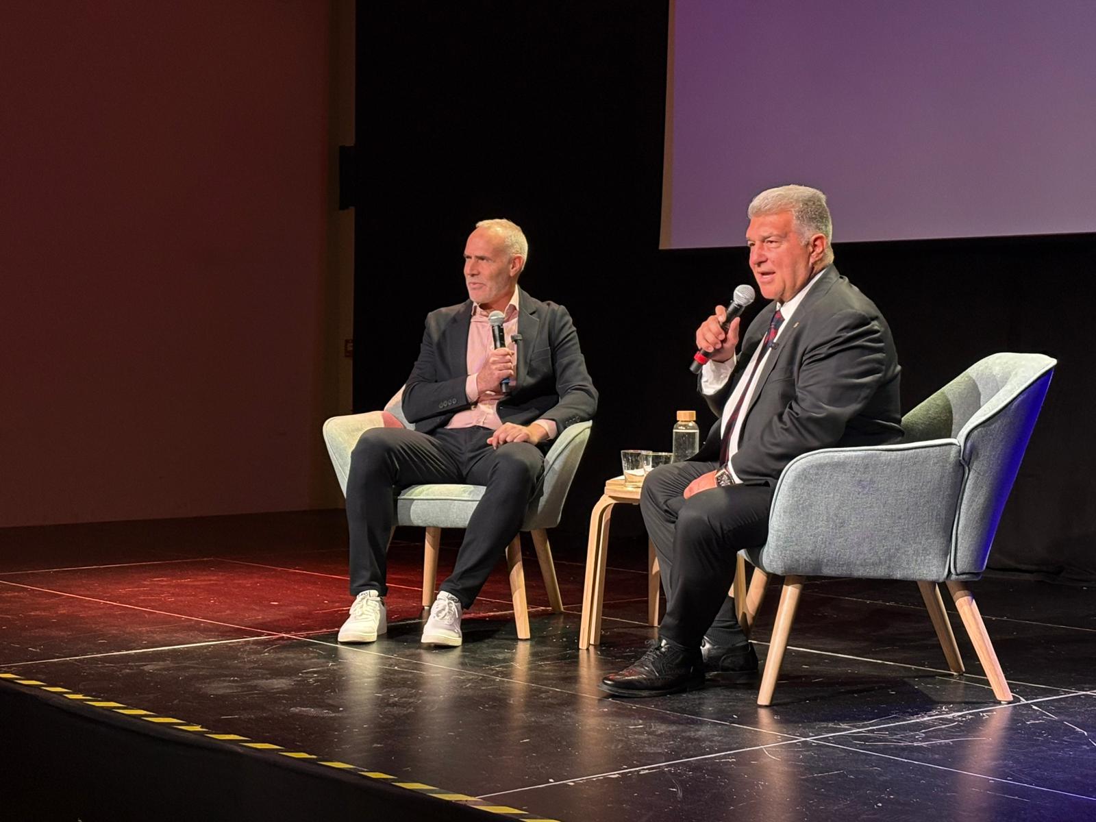 Joan Laporta (dreta) presenta la seva candidatura a Sant Cugat acompanyat d'Àlex Corretja. FOTO: Àgata Guinó (TOT Sant Cugat)