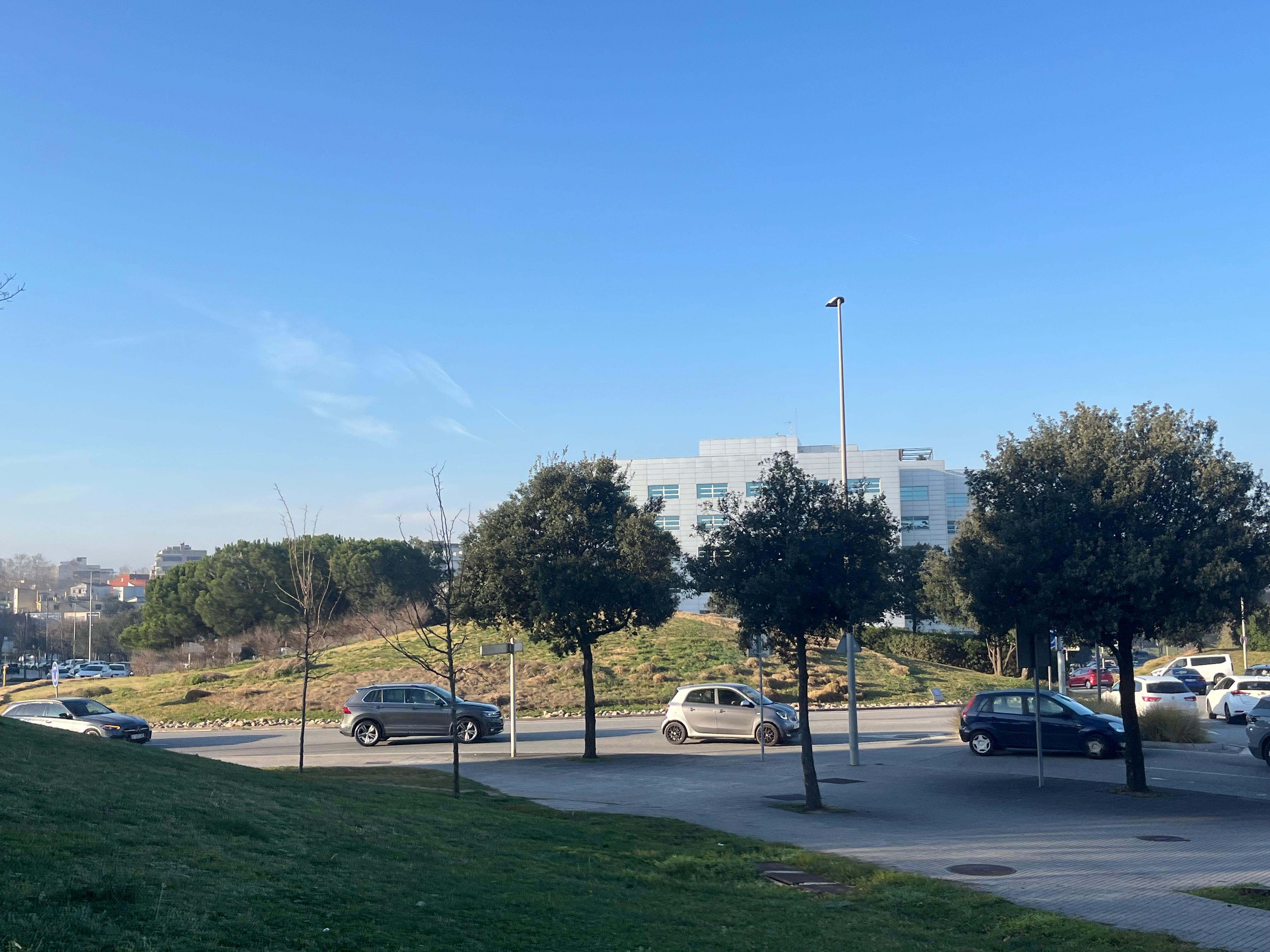 Rotonda de Volpelleres on ha tingut lloc l'accident. FOTO: TOT Sant Cugat