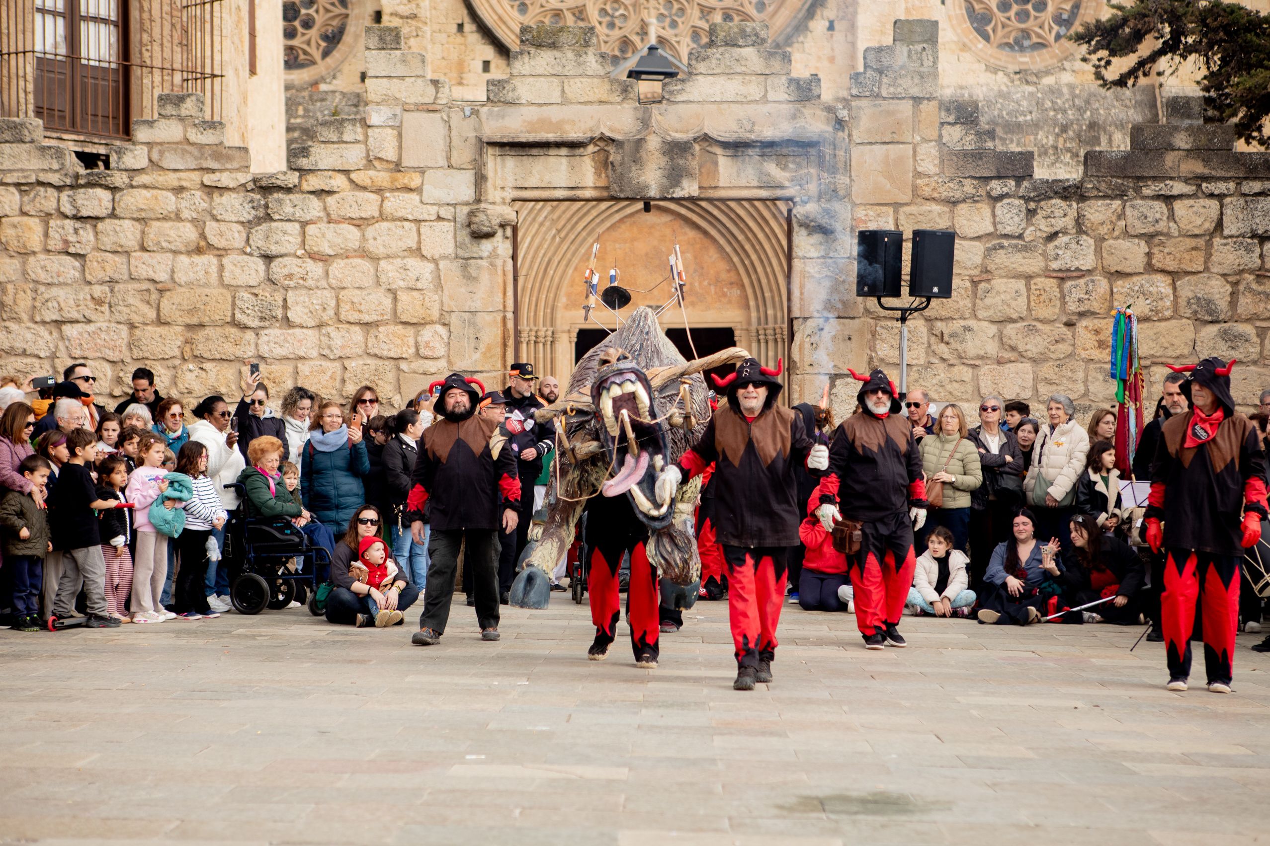 Balls de lluïment de la cultura popular FOTO: Joana Arribas (TOT Sant Cugat)
