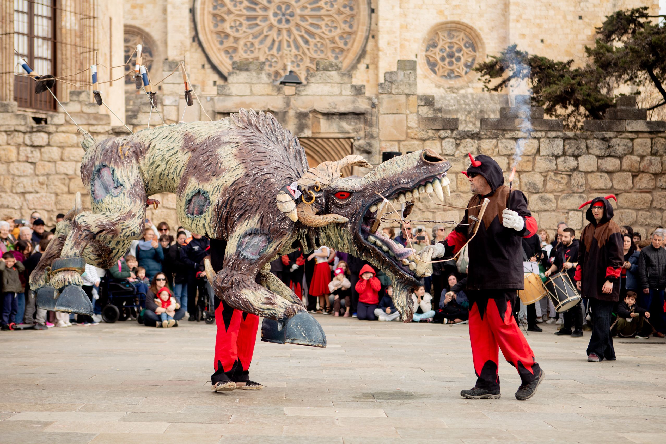 Balls de lluïment de la cultura popular FOTO: Joana Arribas (TOT Sant Cugat)