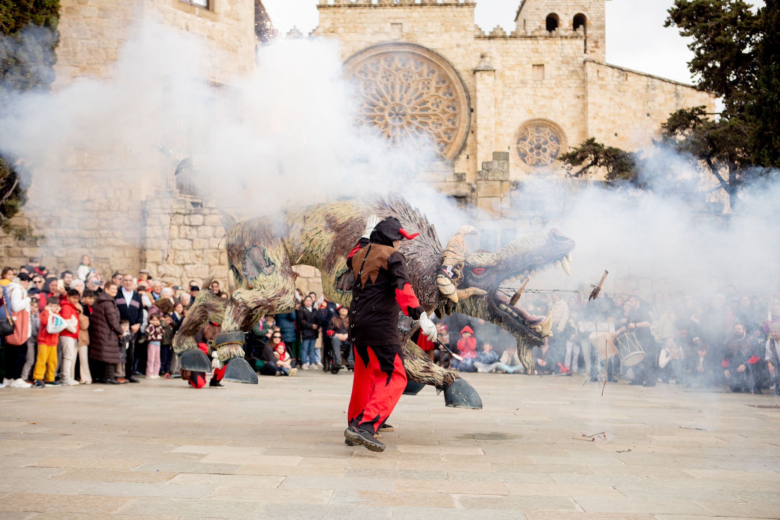 Balls de lluïment de la cultura popular FOTO: Joana Arribas (TOT Sant Cugat)