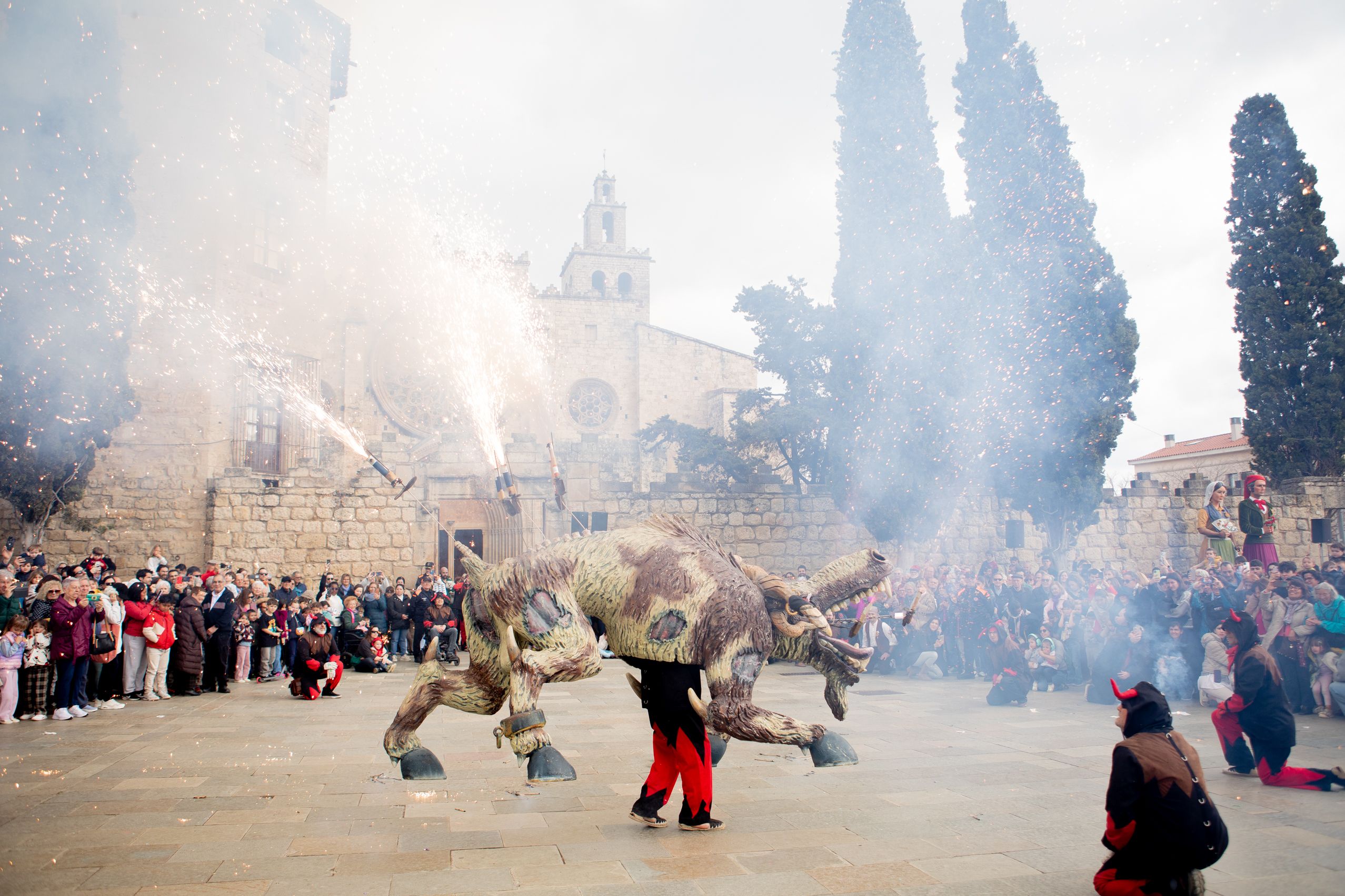Balls de lluïment de la cultura popular FOTO: Joana Arribas (TOT Sant Cugat)