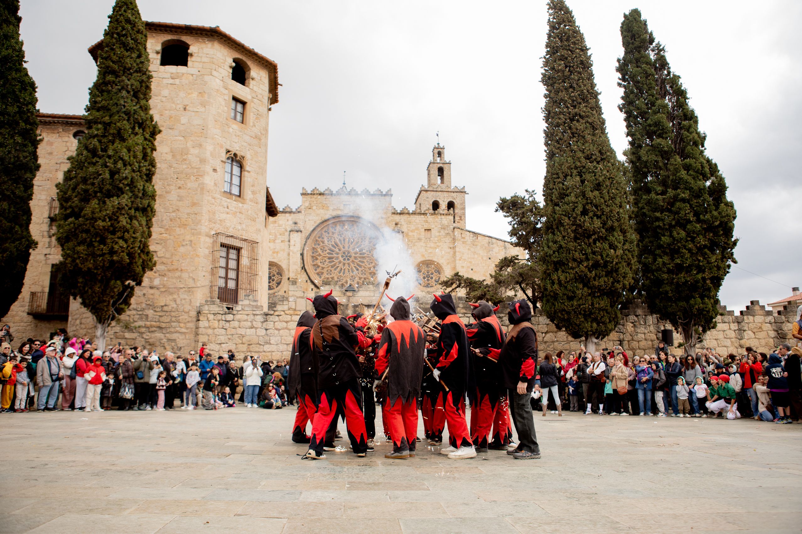 Balls de lluïment de la cultura popular FOTO: Joana Arribas (TOT Sant Cugat)