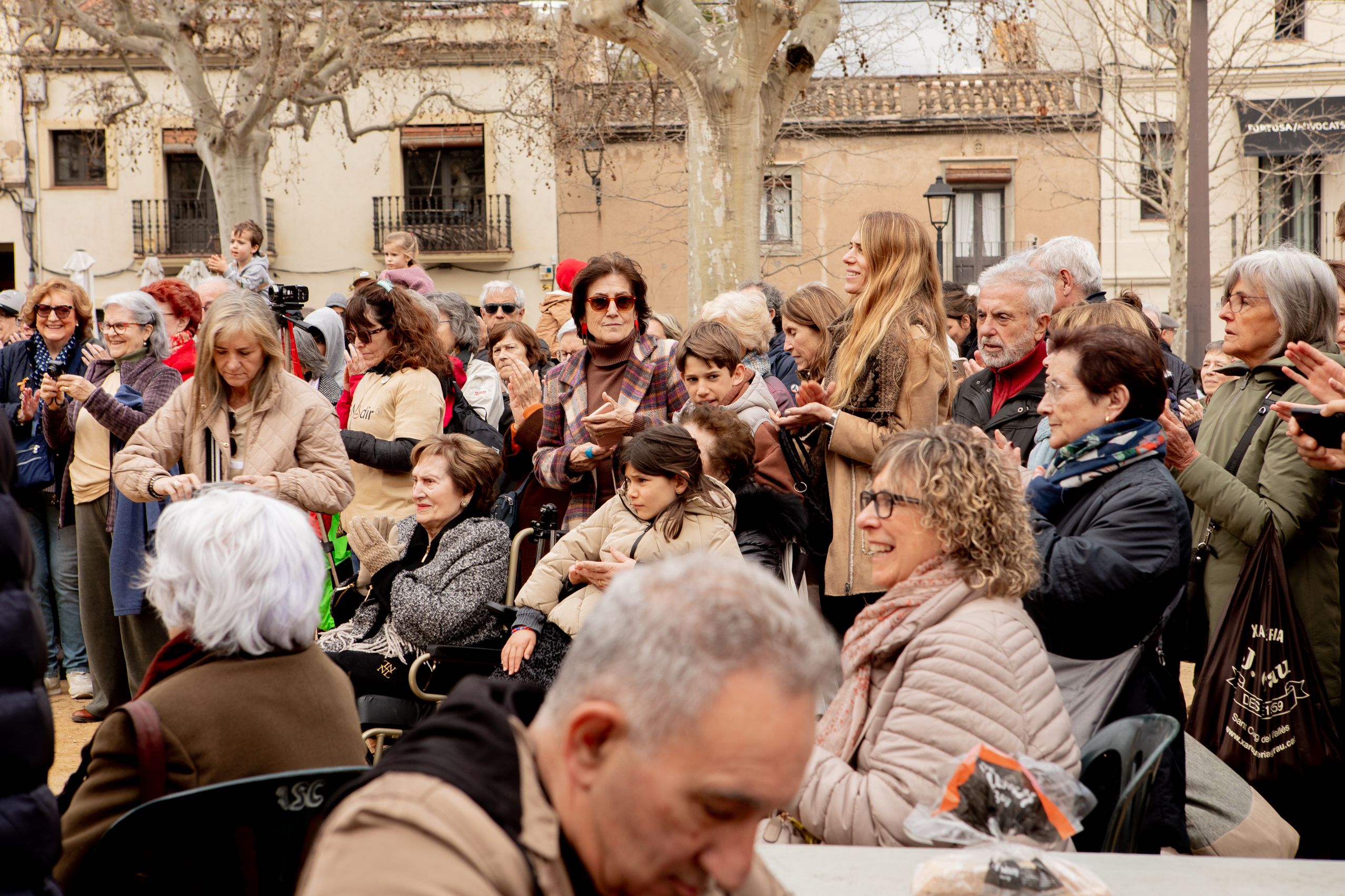 Graellades i concerts a la plaça de Barcelona  FOTO: Joana Arribas (TOT Sant Cugat)