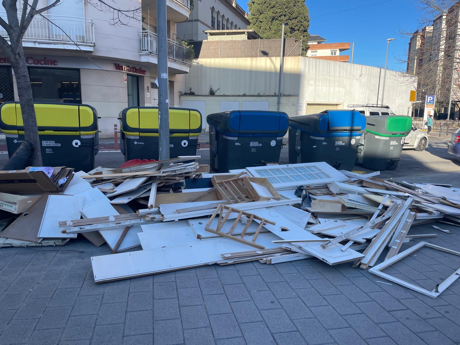 Voluminosos als carrers de Sant Cugat: FOTO: Cedida.